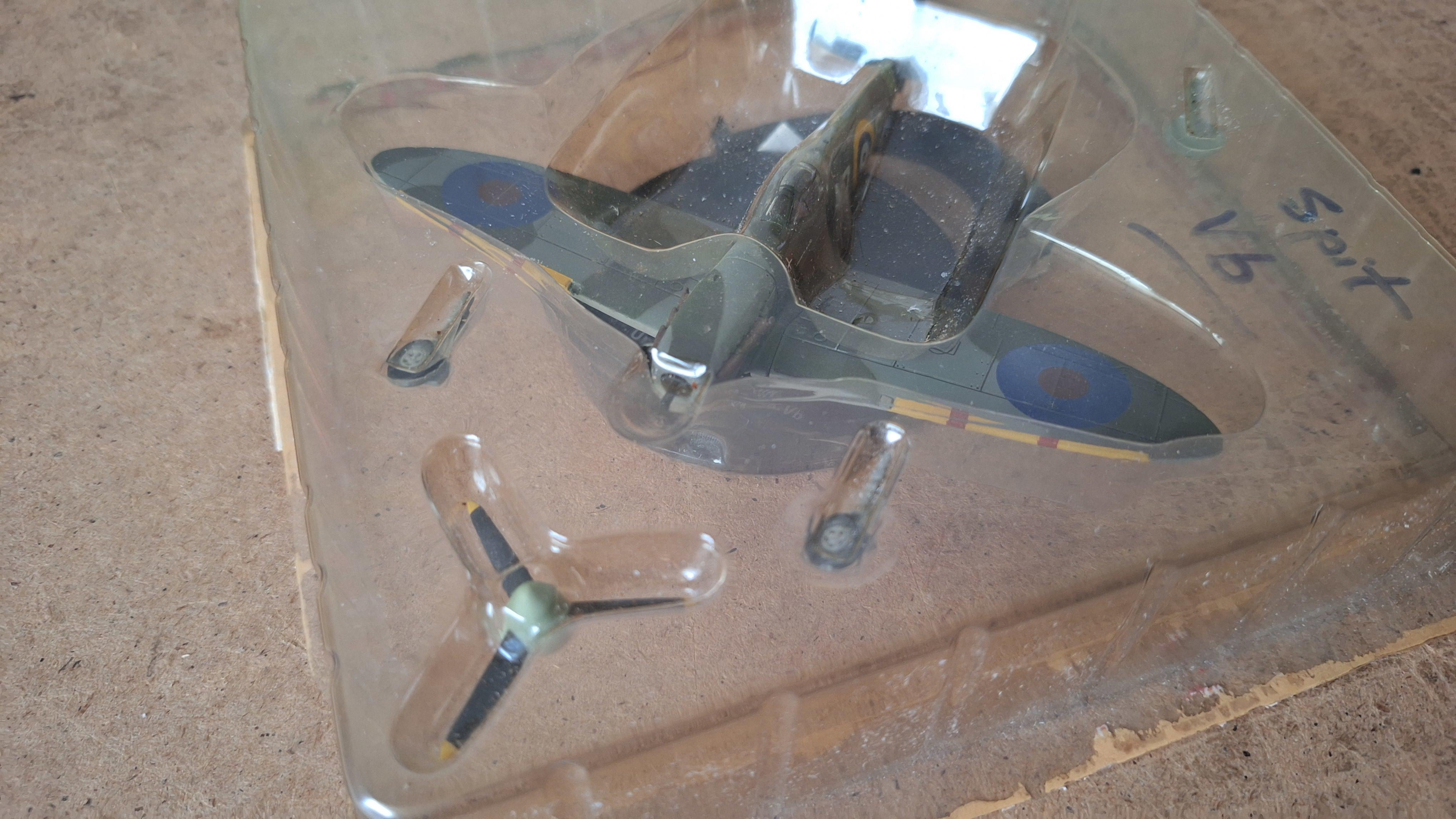 Modelvliegtuig Supermarine Spitfire Mk.Vb - IXO / Altaya – foto 2 – kavel bij Goeiendeal