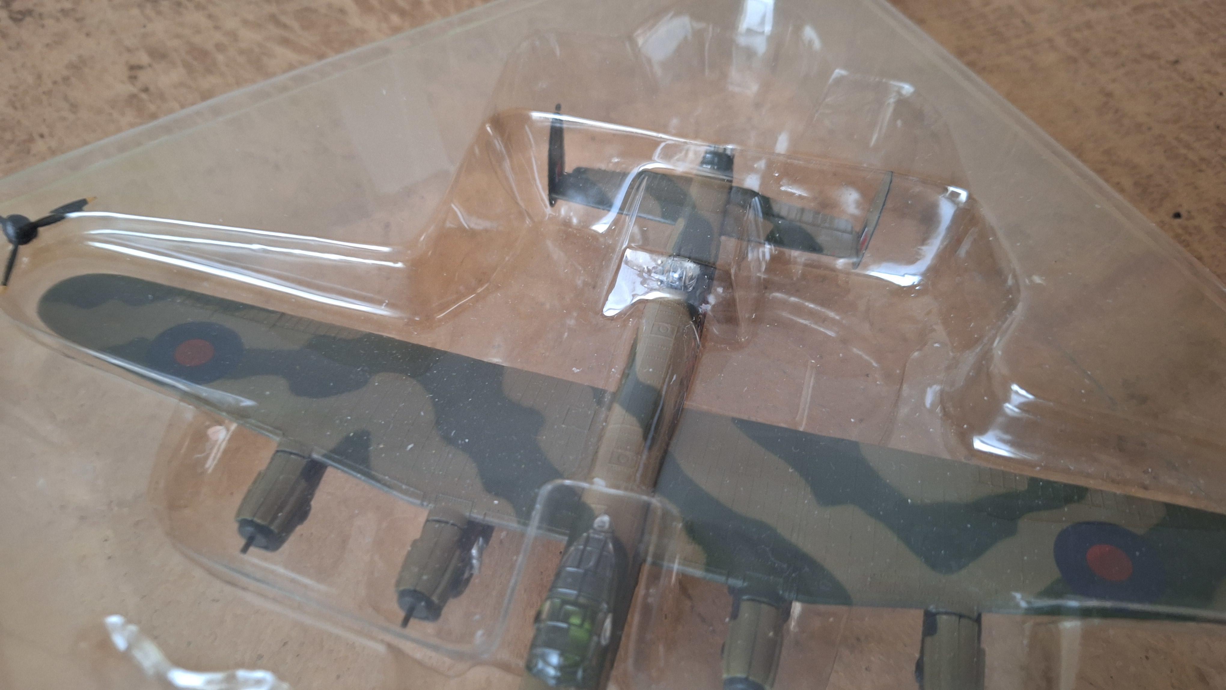 Modelvliegtuig Avro Lancaster - IXO / Altaya – foto 3 – kavel bij Goeiendeal