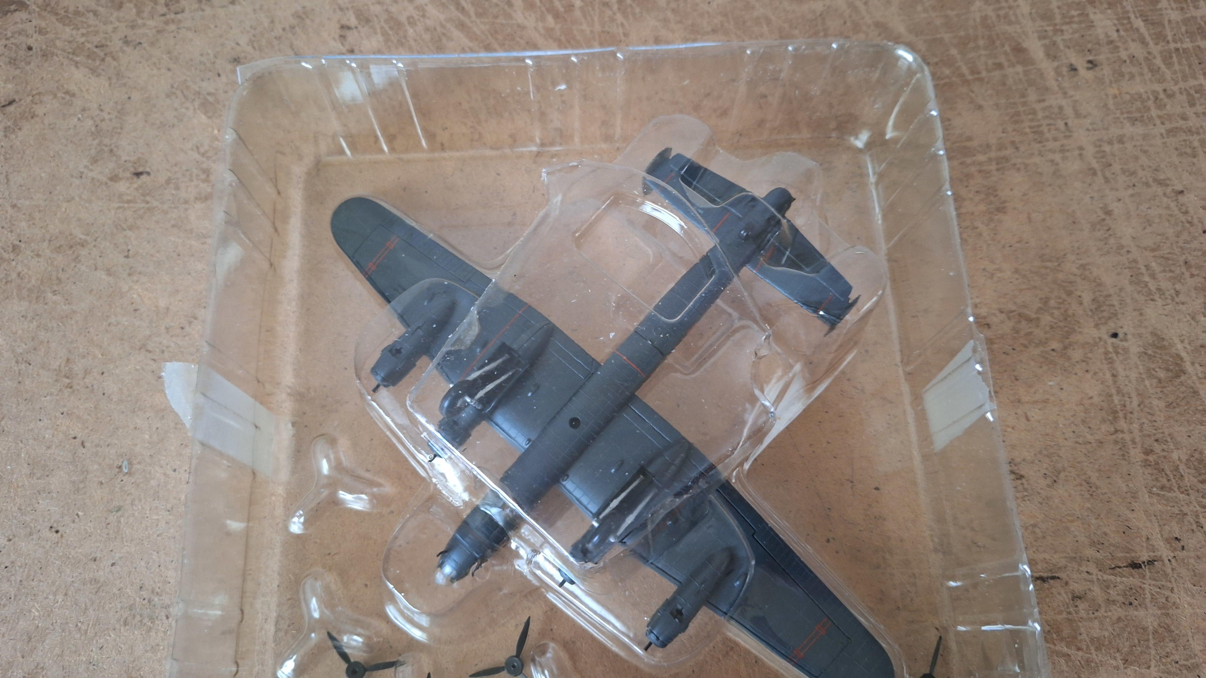 Modelvliegtuig Avro Lancaster - IXO / Altaya – foto 4 – kavel bij Goeiendeal