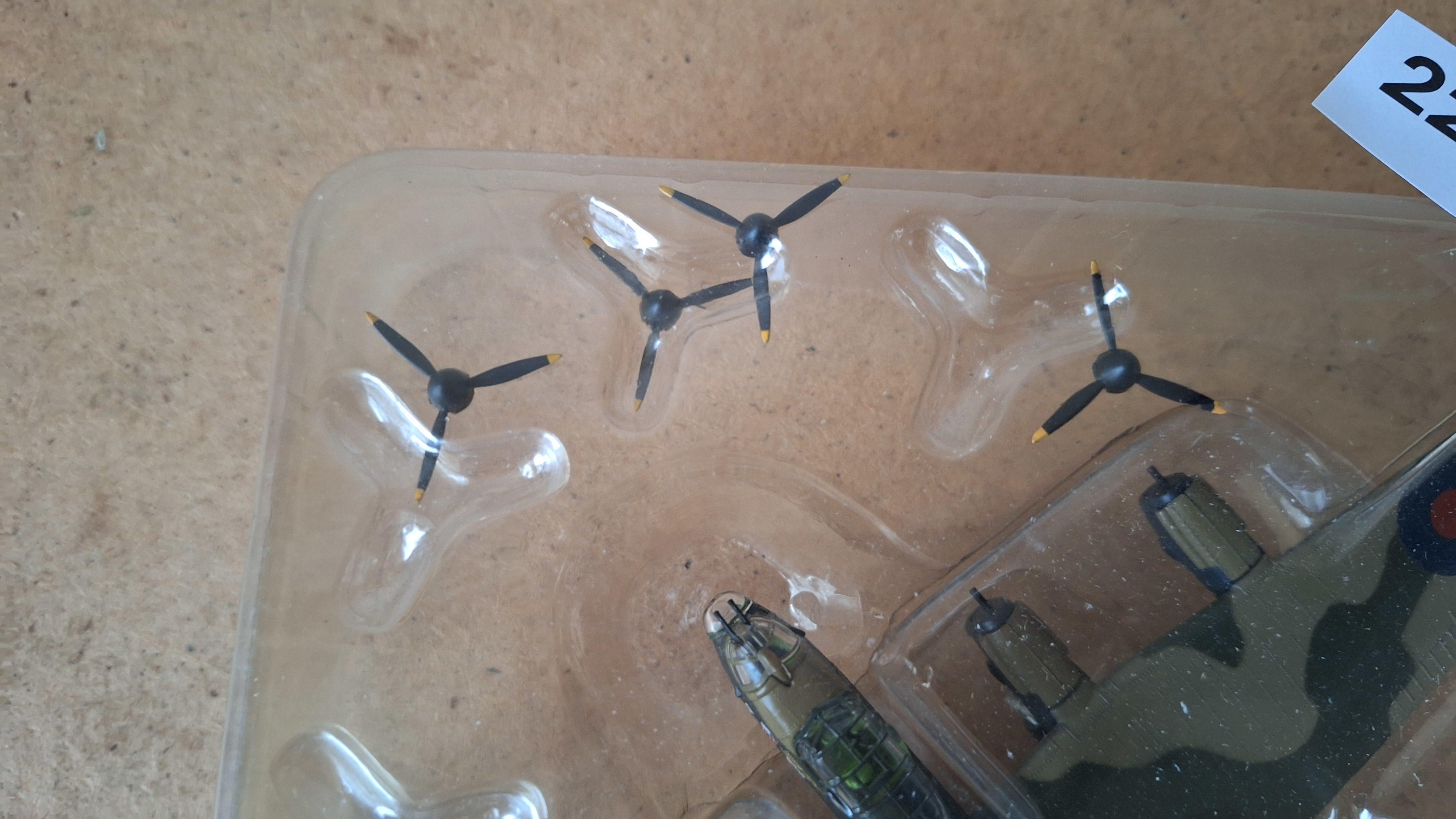 Modelvliegtuig Avro Lancaster - IXO / Altaya – foto 5 – kavel bij Goeiendeal
