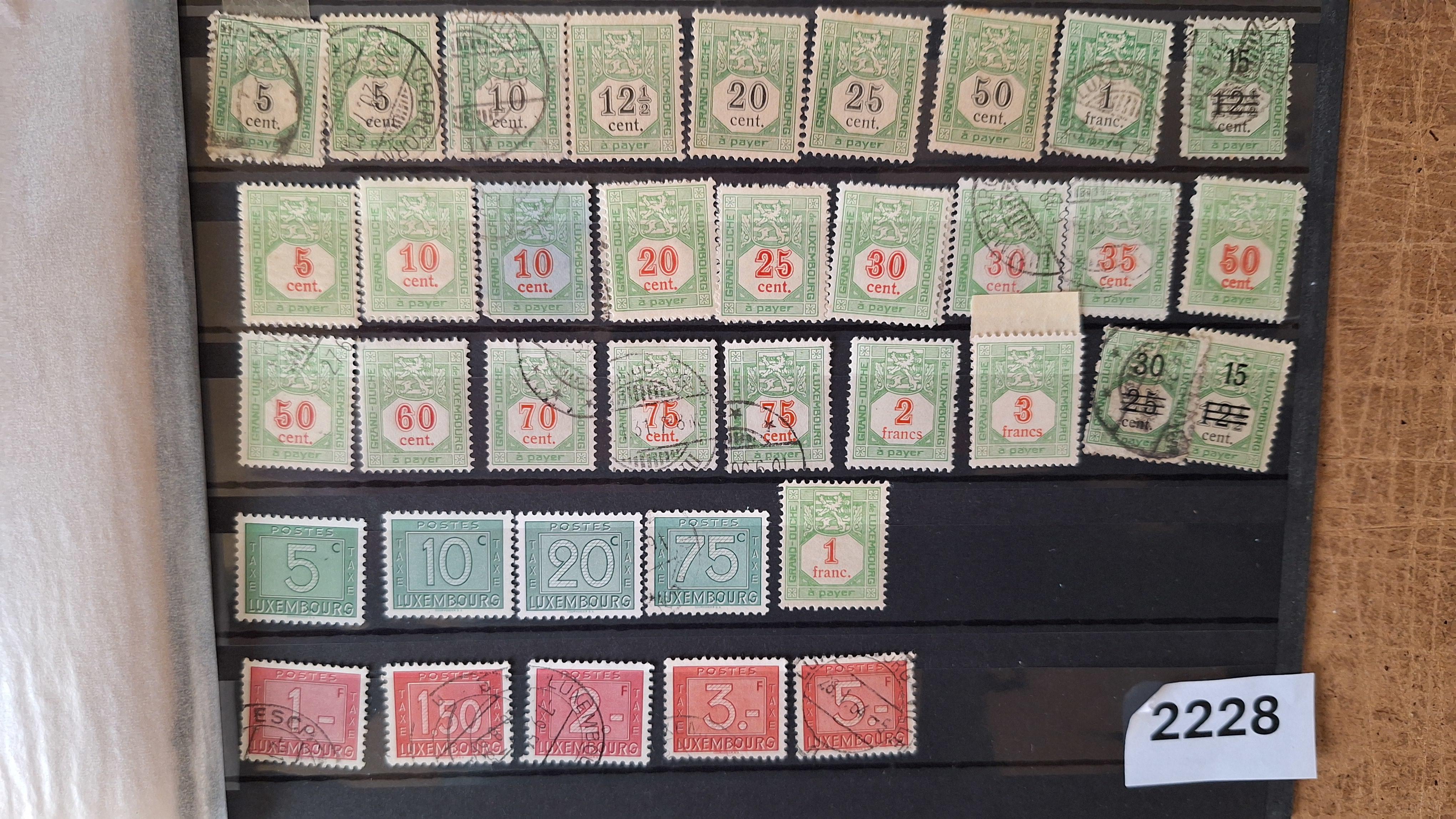 Verzameling historische postzegels uit Luxemburg, waaronder diverse frankeer-, dienst-en strafportzegels – foto 4 – kavel bij Goeiendeal