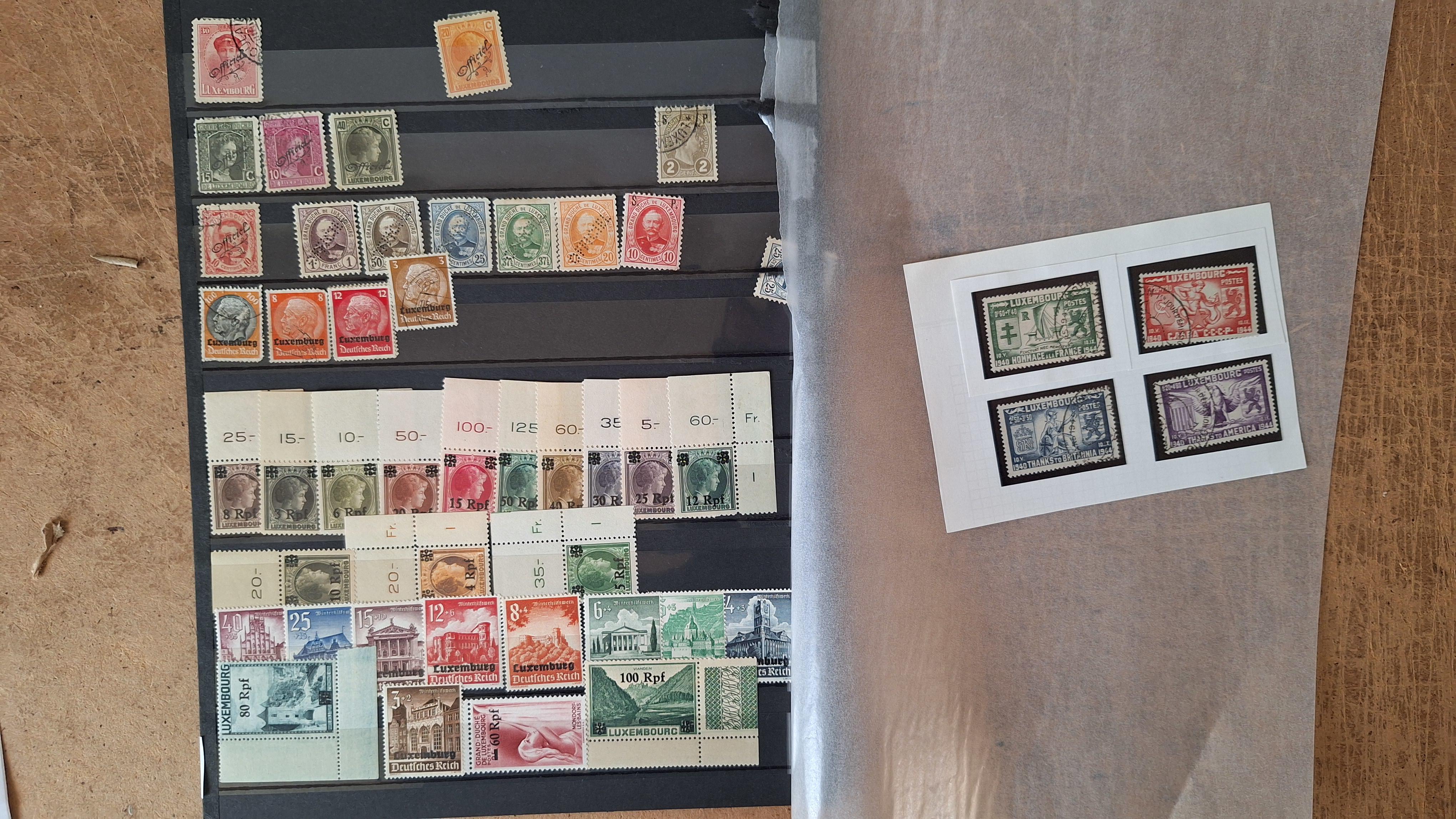 Verzameling historische postzegels uit Luxemburg, waaronder diverse frankeer-, dienst-en strafportzegels – foto 5 – kavel bij Goeiendeal