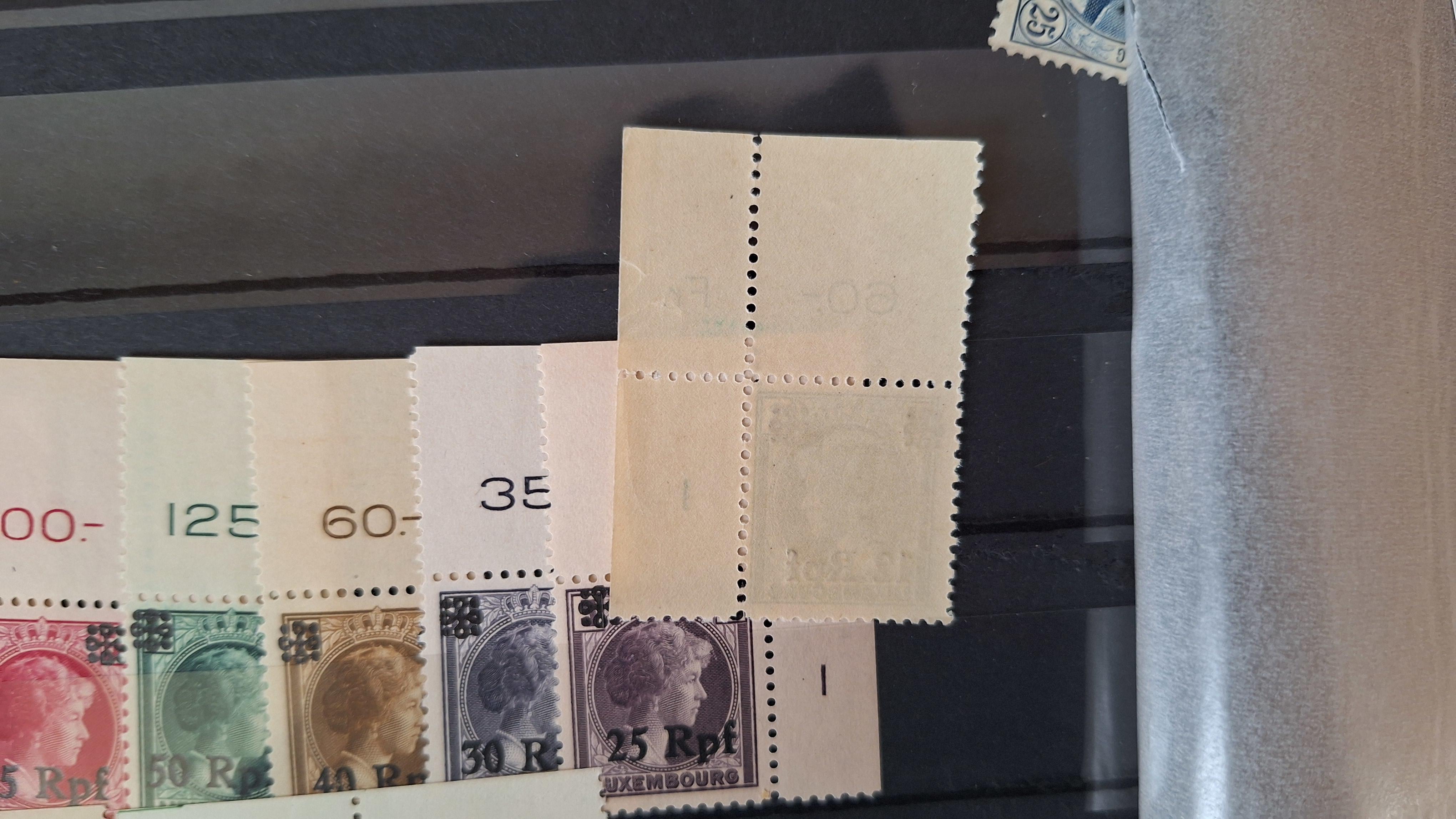 Verzameling historische postzegels uit Luxemburg, waaronder diverse frankeer-, dienst-en strafportzegels – foto 7 – kavel bij Goeiendeal