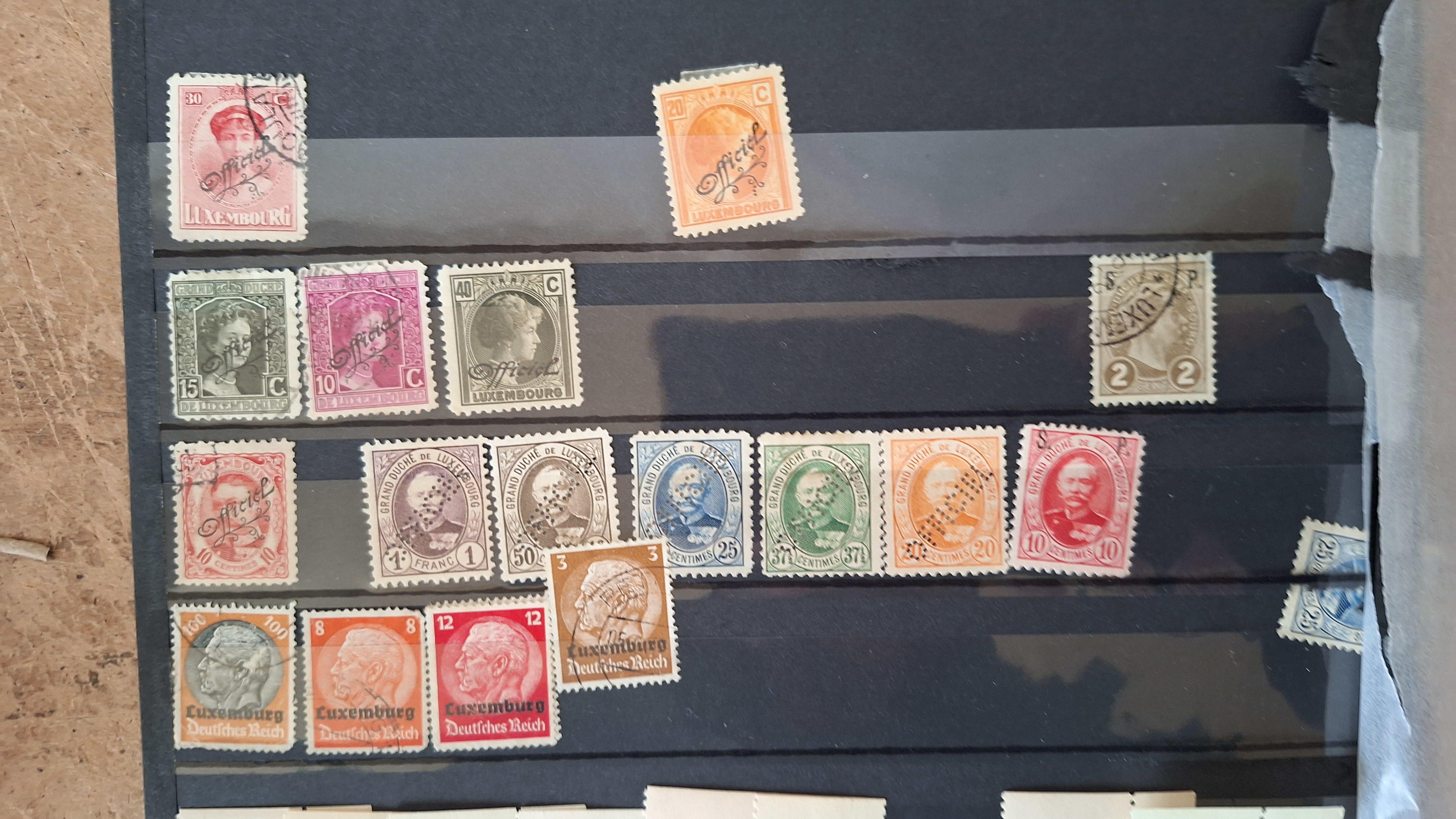 Verzameling historische postzegels uit Luxemburg, waaronder diverse frankeer-, dienst-en strafportzegels – foto 8 – kavel bij Goeiendeal