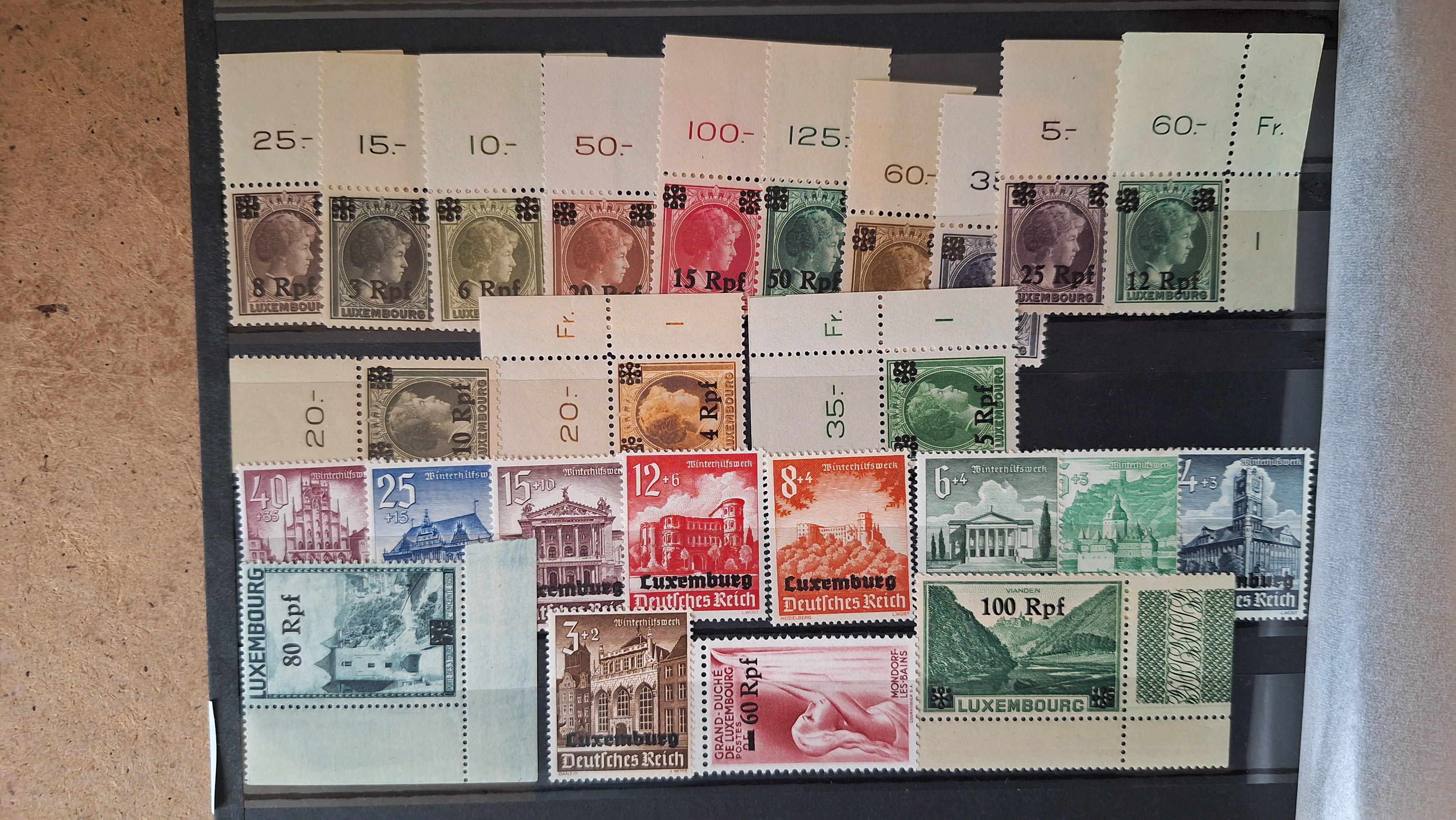 Verzameling historische postzegels uit Luxemburg, waaronder diverse frankeer-, dienst-en strafportzegels – kavel bij Goeiendeal