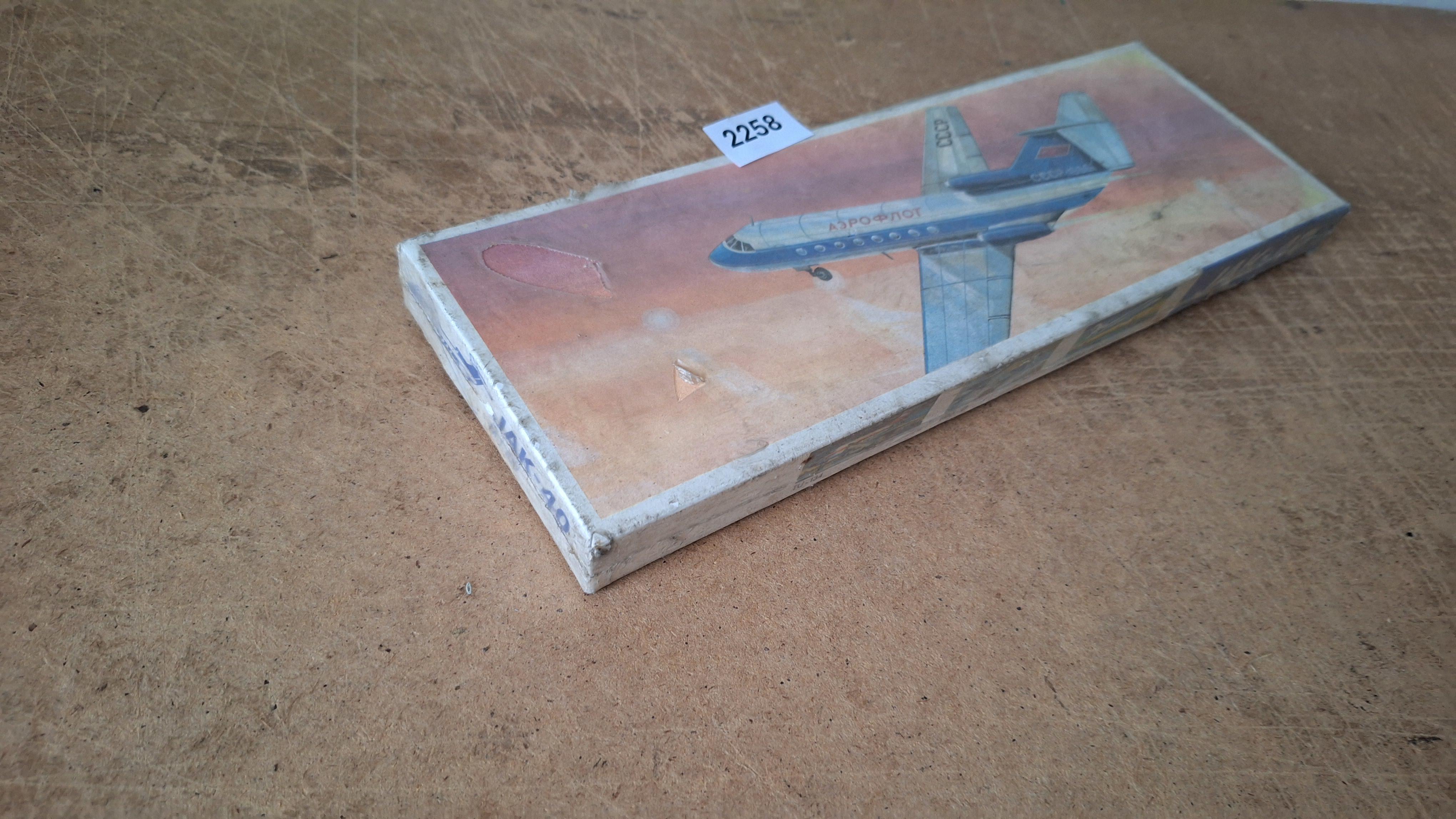 Modelbouwdoos Jak-40 passagiersvliegtuig Aeroflot – foto 2 – kavel bij Goeiendeal