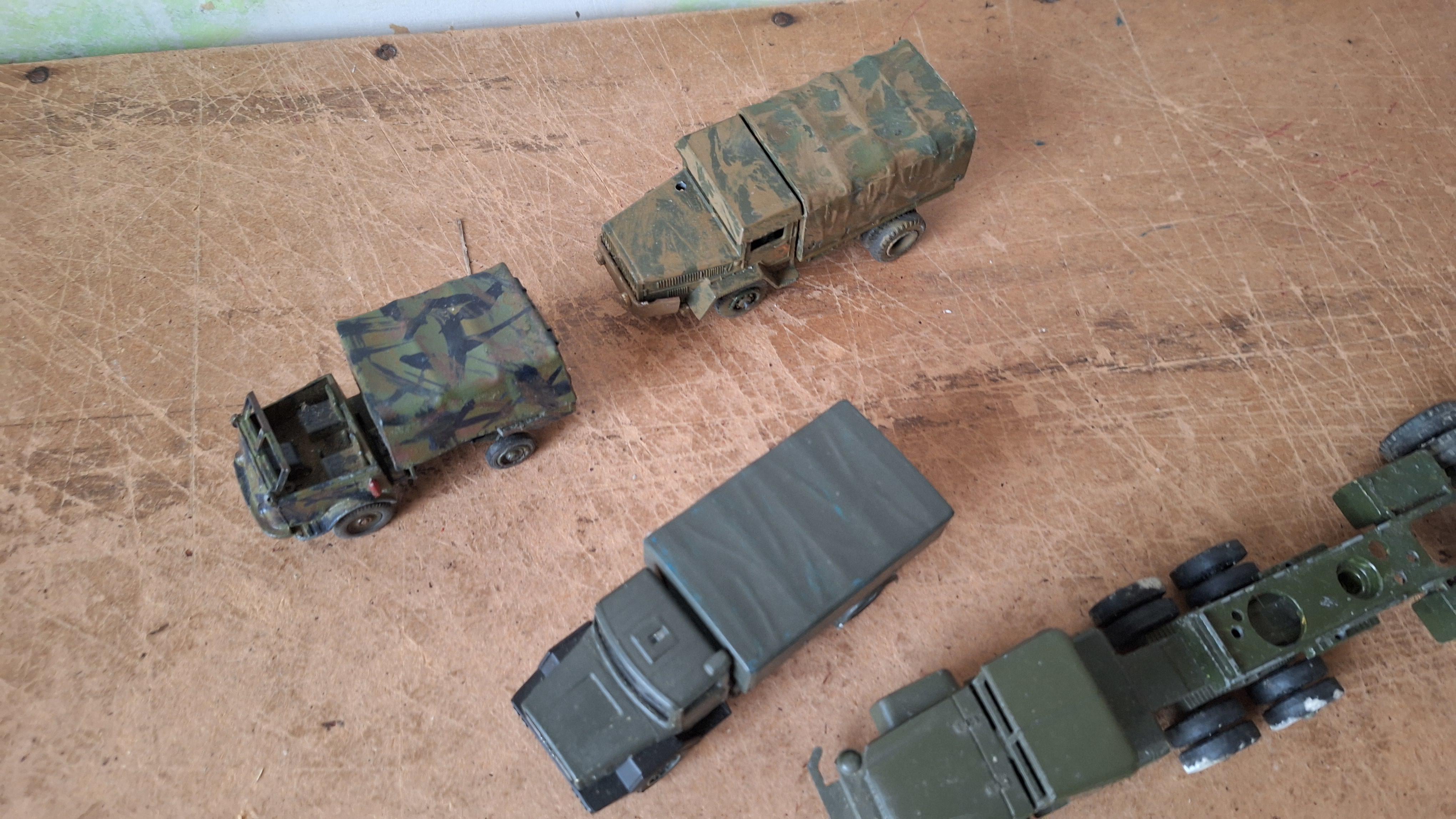 Lot diverse militaire vrachtwagens waaronder Solido – foto 2 – kavel bij Goeiendeal