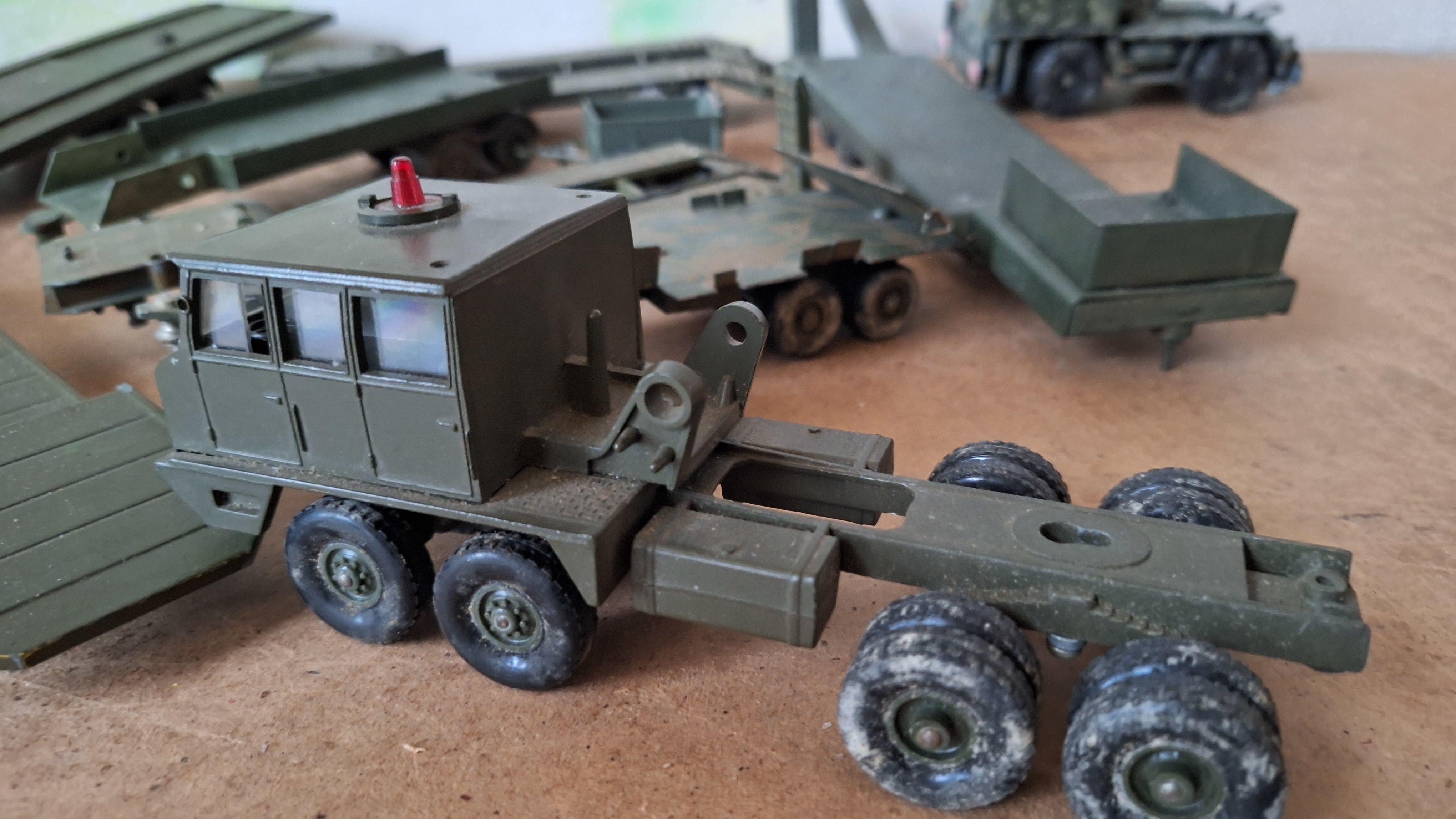 Lot diverse militaire diepladers en aanhangwagens – foto 6 – kavel bij Goeiendeal