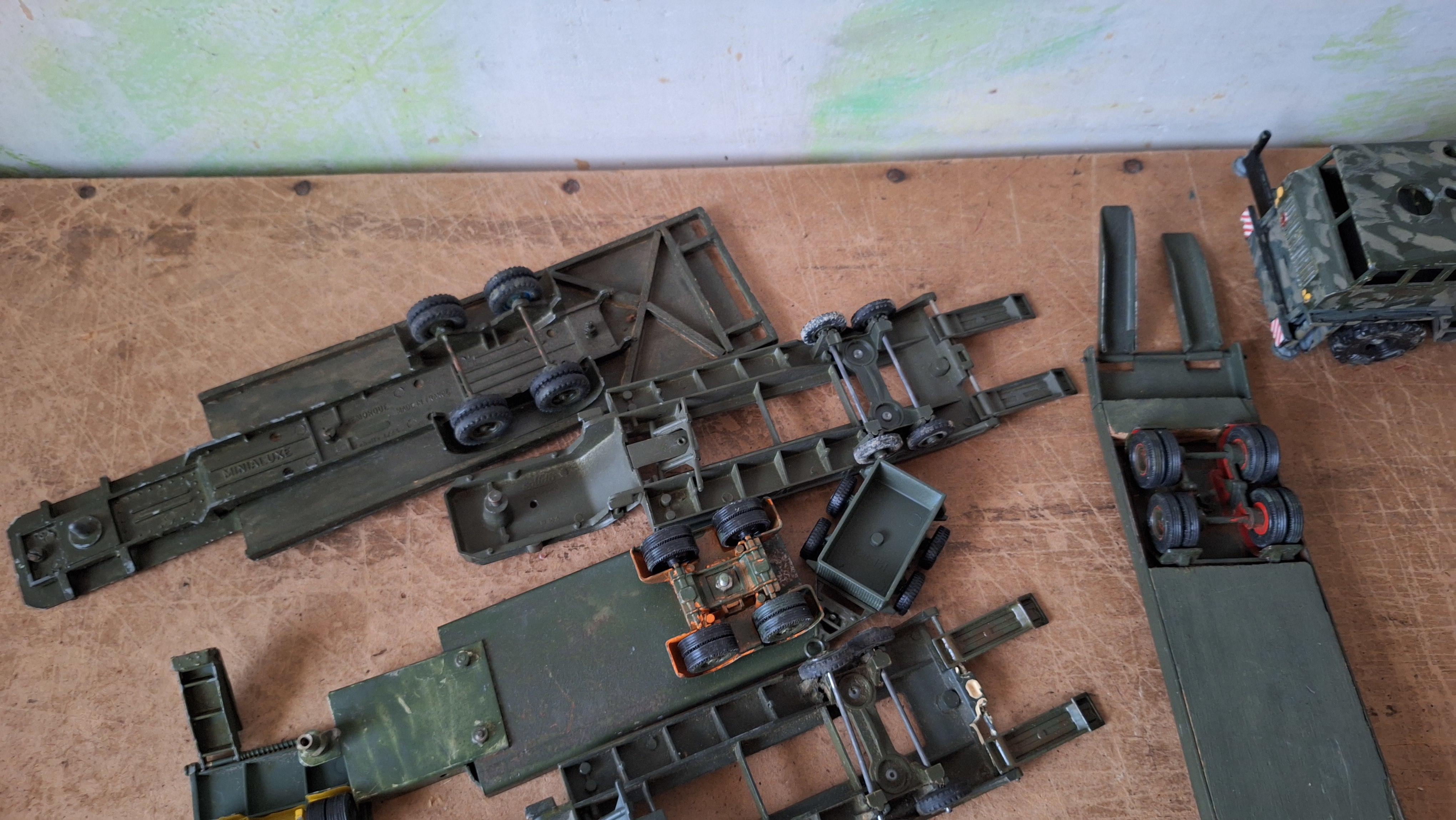 Lot diverse militaire diepladers en aanhangwagens – foto 9 – kavel bij Goeiendeal