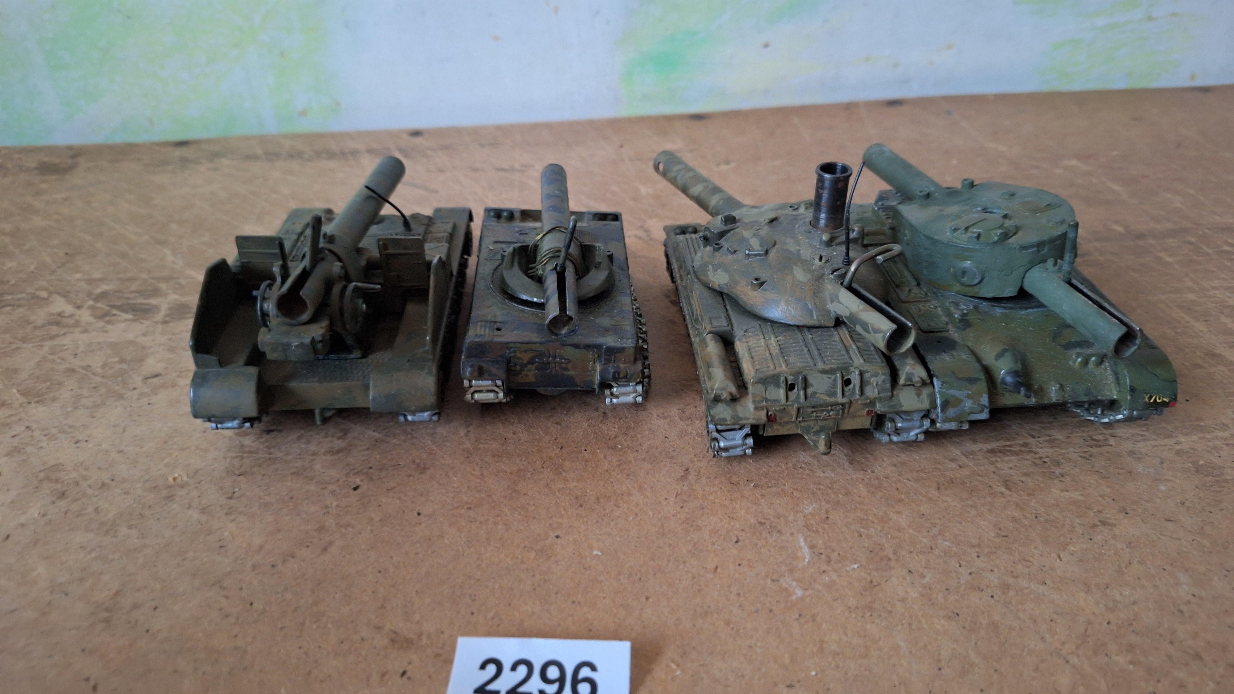 Lot diverse militaire tanks en zwaar geschut – foto 3 – kavel bij Goeiendeal