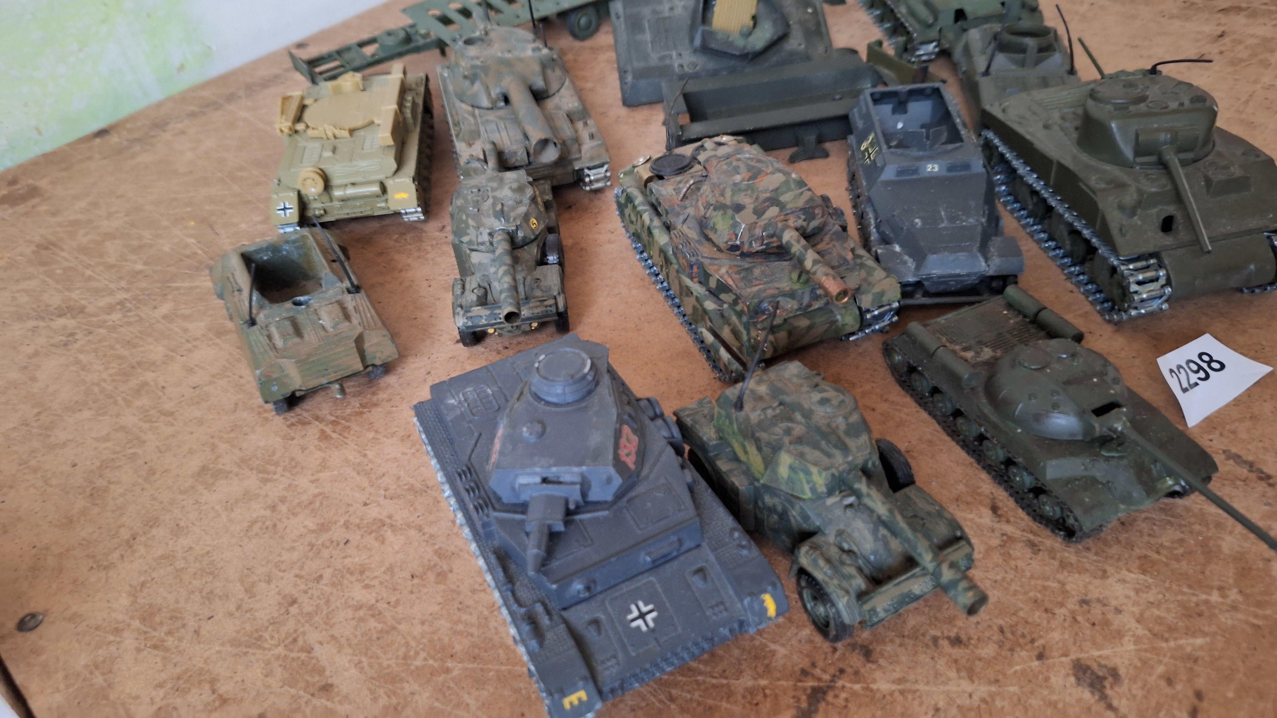 Lot diverse militaire tanks en pantservoertuigen waaronder Solido – foto 3 – kavel bij Goeiendeal
