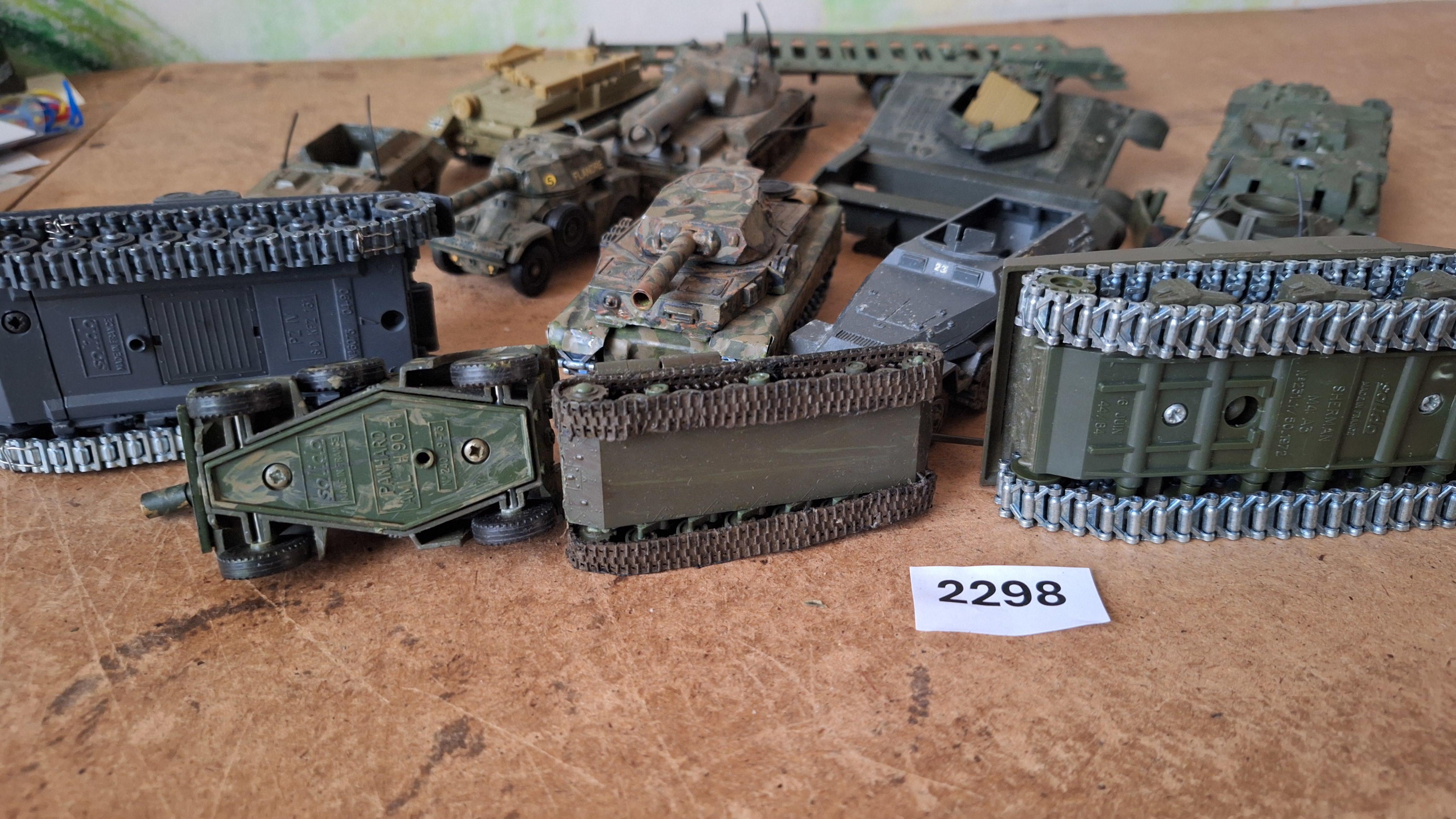 Lot diverse militaire tanks en pantservoertuigen waaronder Solido – foto 4 – kavel bij Goeiendeal