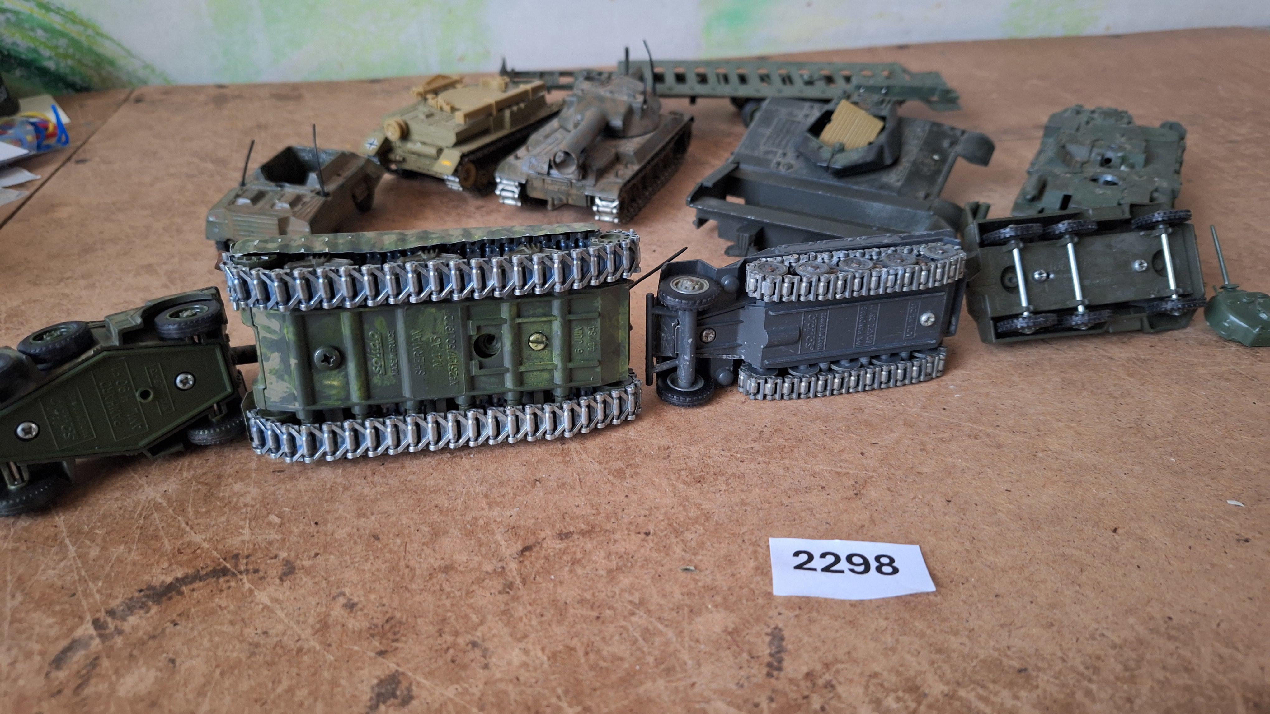 Lot diverse militaire tanks en pantservoertuigen waaronder Solido – foto 5 – kavel bij Goeiendeal
