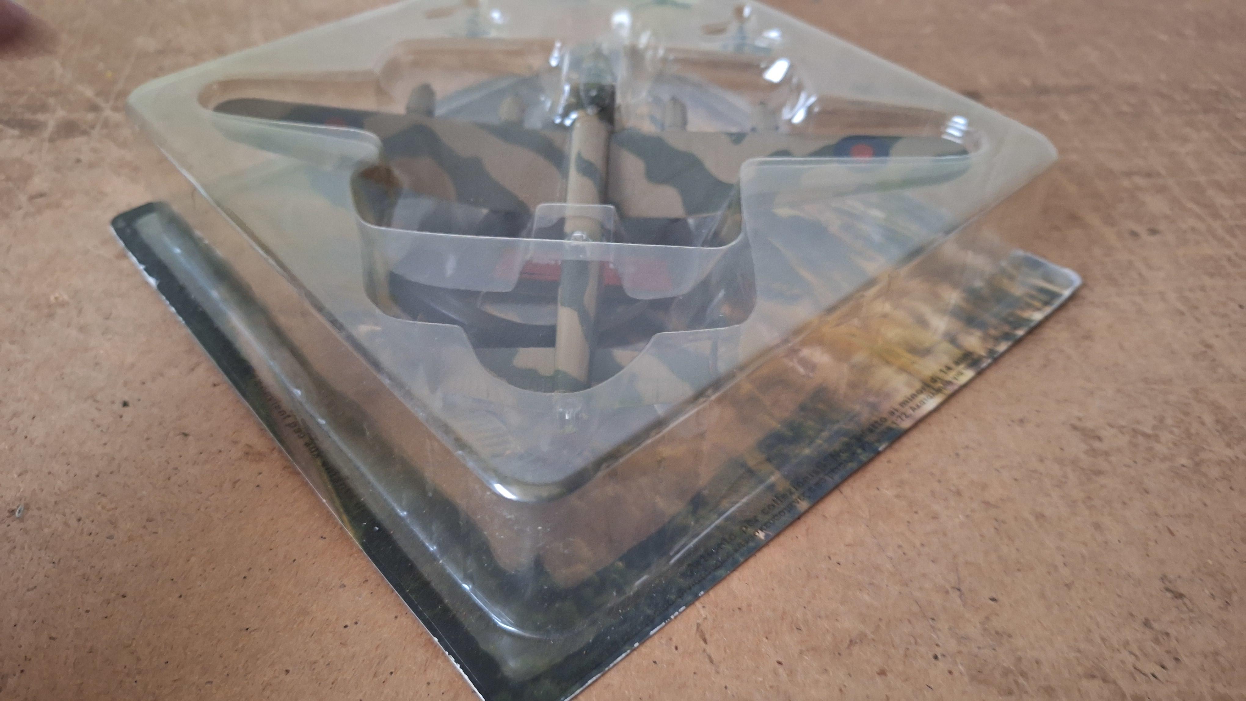 Miniatuurmodel Brits bommenwerpervliegtuig Handley Page Halifax in blisterverpakking – foto 4 – kavel bij Goeiendeal