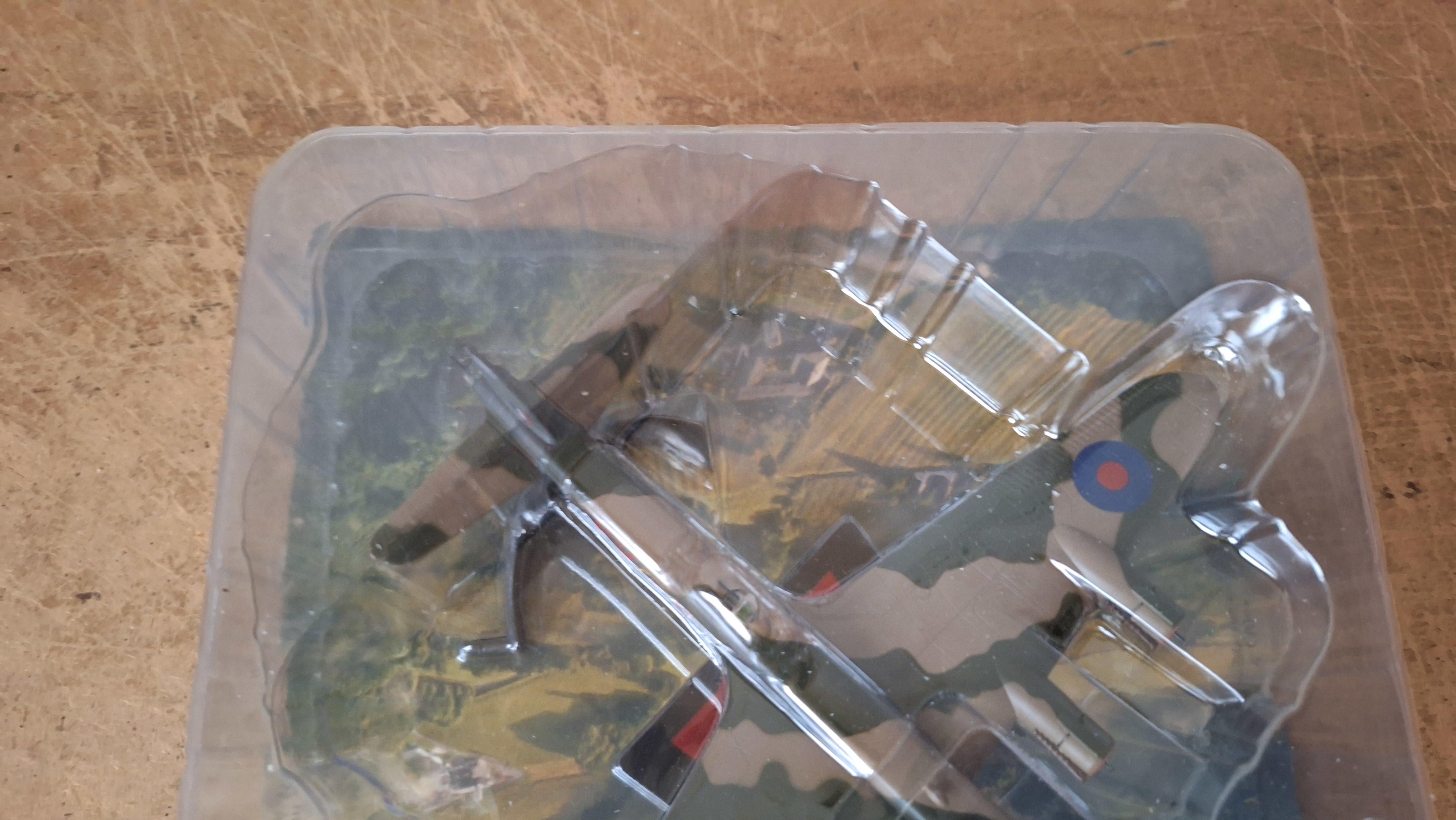 Miniatuurmodel Brits bommenwerpervliegtuig Avro Lancaster in blisterverpakking – foto 3 – kavel bij Goeiendeal