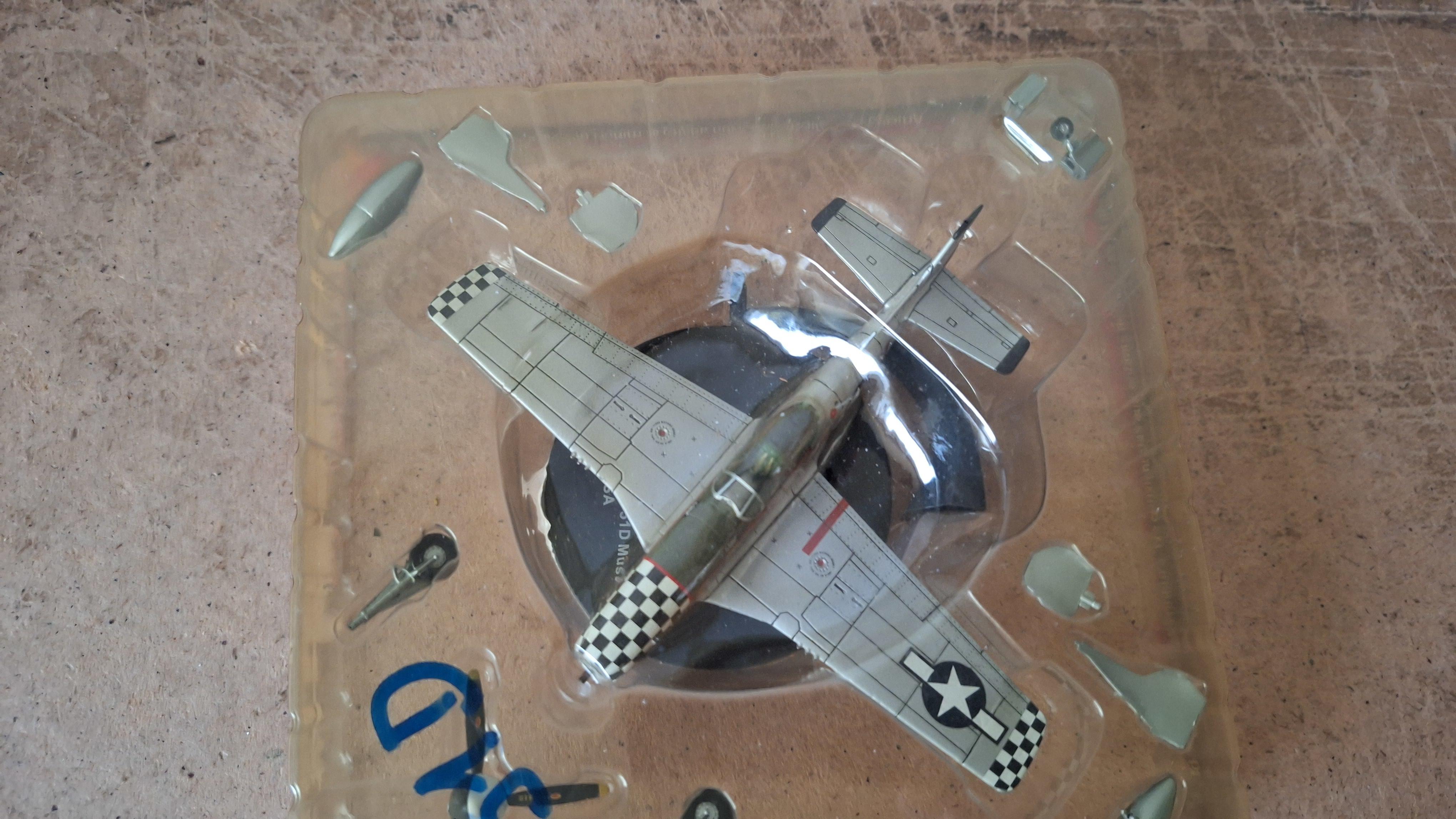 Miniatuurmodel Amerikaans jachtvliegtuig P-51 Mustang in blisterverpakking – foto 2 – kavel bij Goeiendeal
