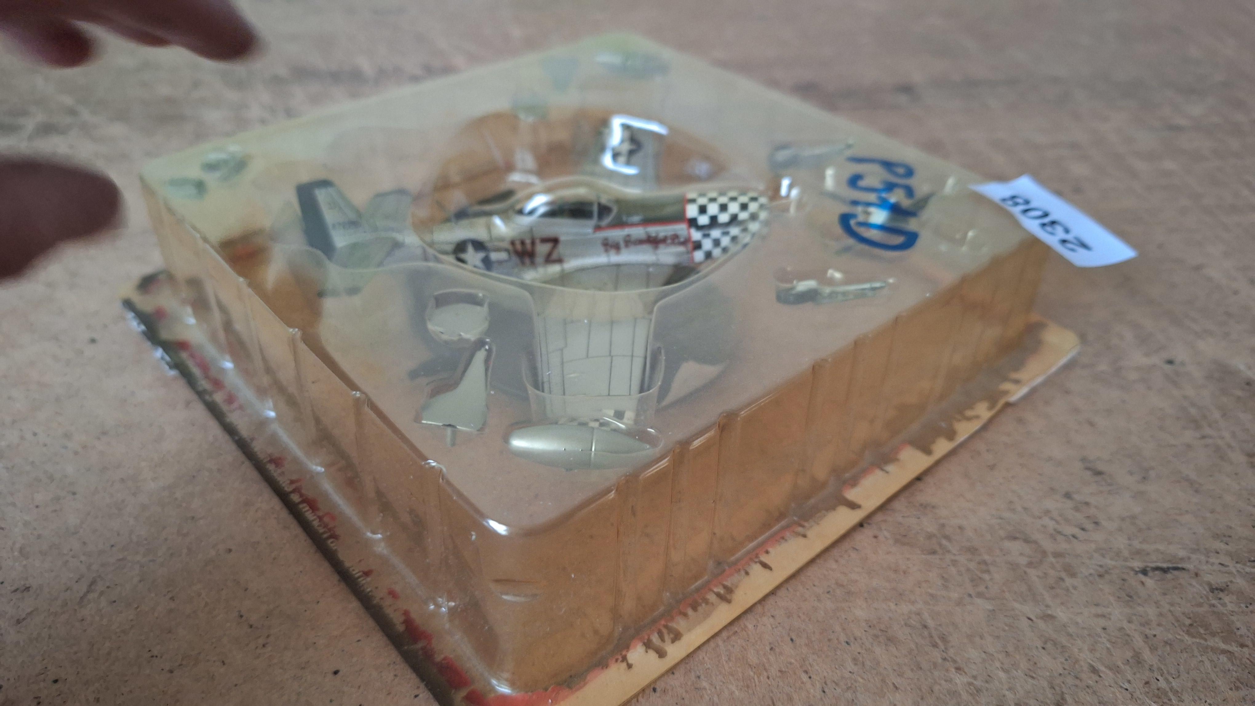 Miniatuurmodel Amerikaans jachtvliegtuig P-51 Mustang in blisterverpakking – foto 4 – kavel bij Goeiendeal
