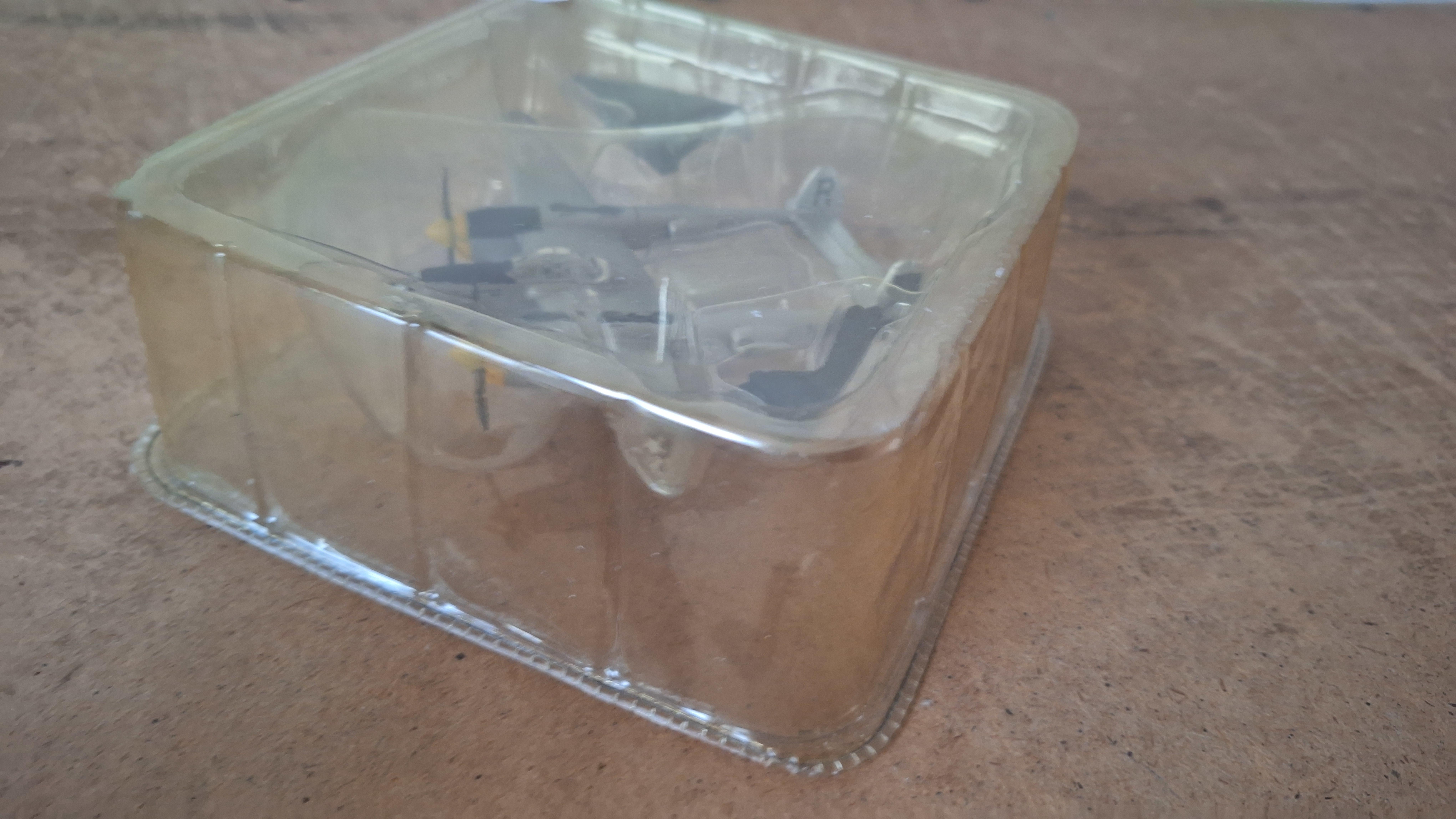 Miniatuurmodel Amerikaans jachtvliegtuig P-38 Lightning in blisterverpakking – foto 2 – kavel bij Goeiendeal