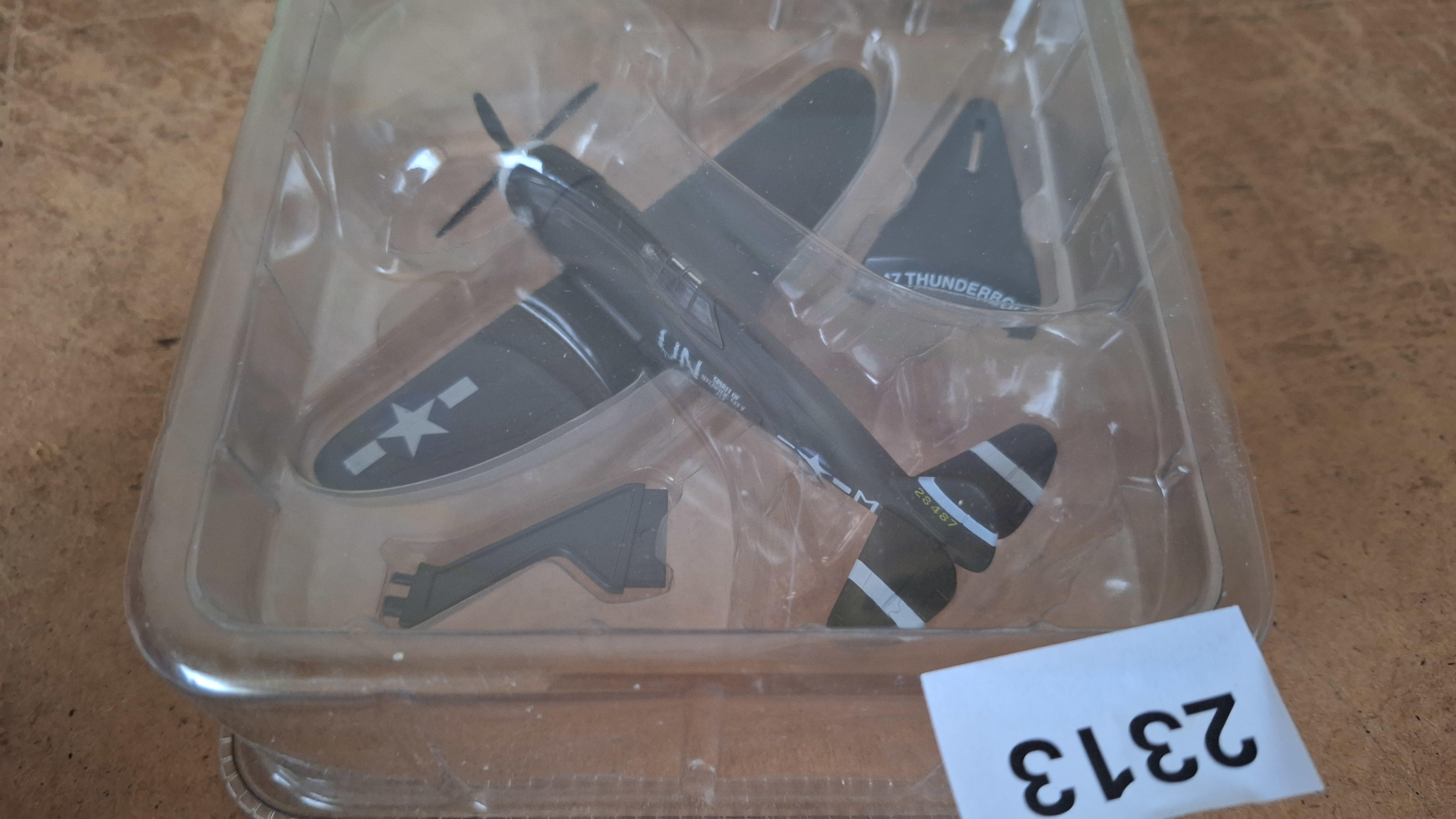 Miniatuurmodel Amerikaans jachtvliegtuig P-47 Thunderbolt in blisterverpakking – foto 3 – kavel bij Goeiendeal