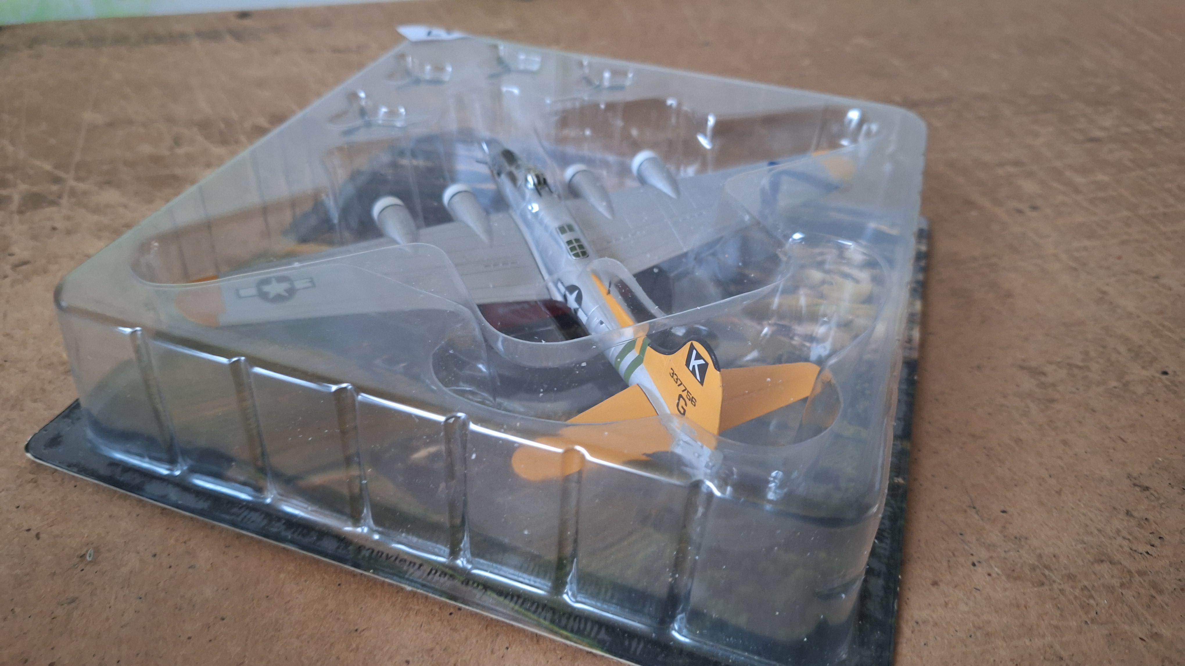 Miniatuurmodel Amerikaans bommenwerpervliegtuig B-17 Flying Fortress in blisterverpakking – foto 3 – kavel bij Goeiendeal