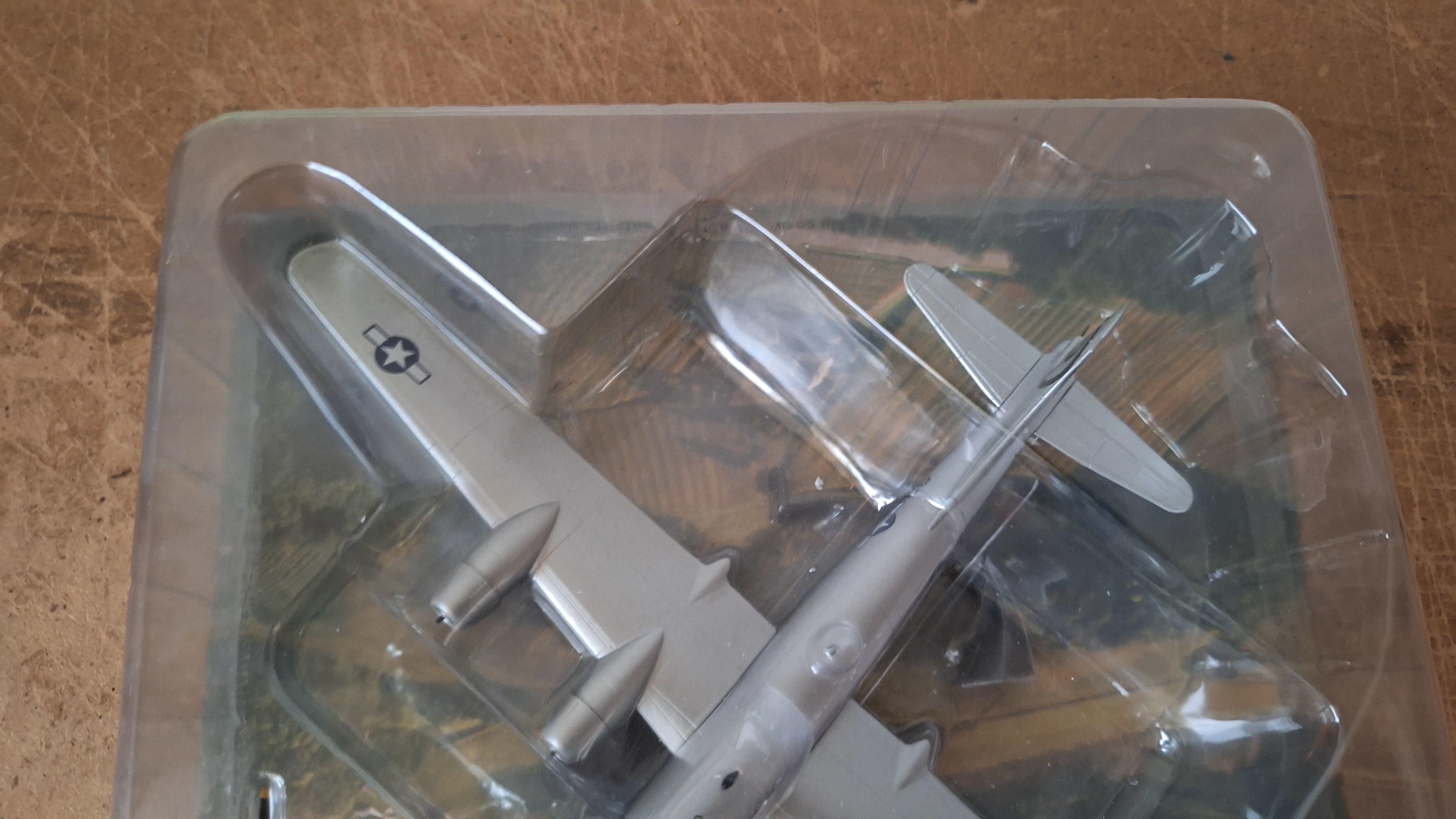 Miniatuurmodel Amerikaans bommenwerpervliegtuig B-29 Superfortress in blisterverpakking – foto 3 – kavel bij Goeiendeal