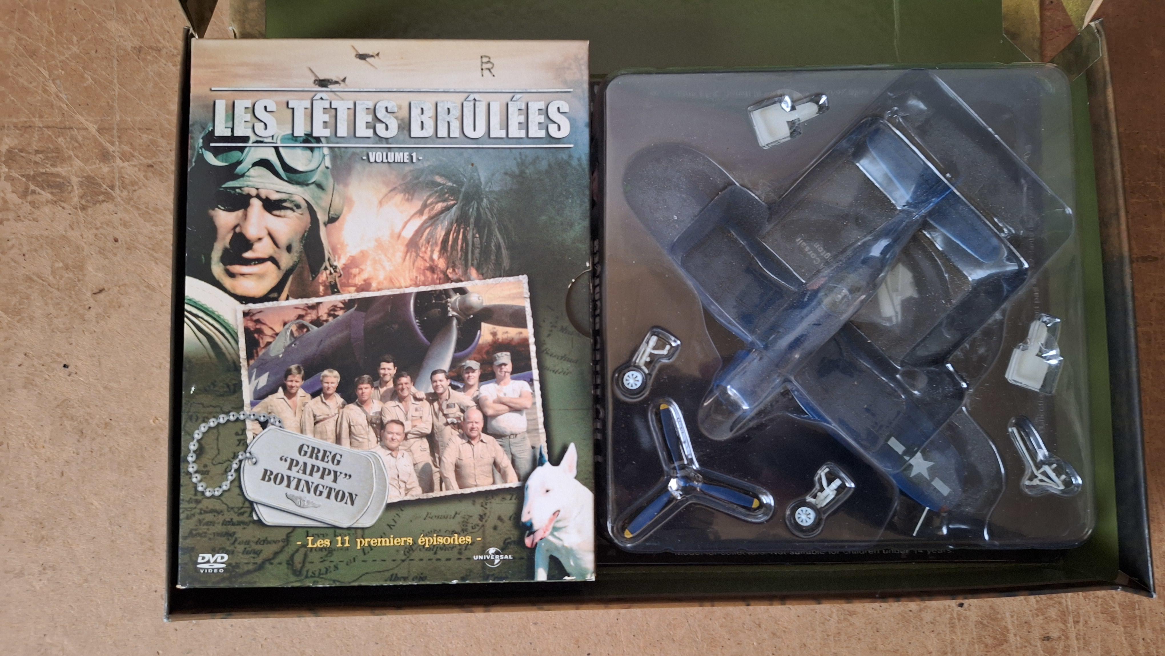 DVD-box Les Têtes Brûlées Volume 1 met miniatuurvliegtuig Corsair – foto 2 – kavel bij Goeiendeal