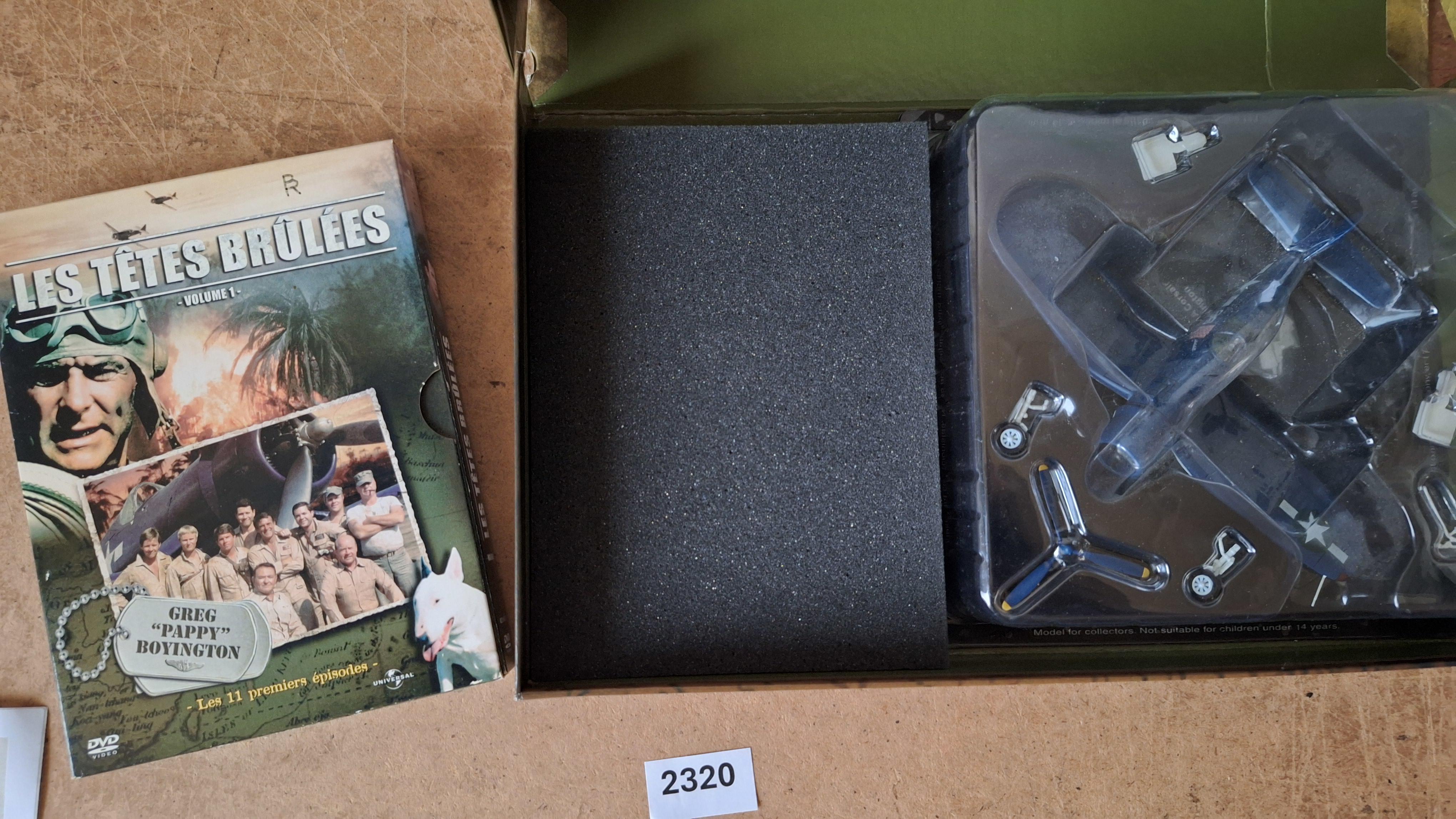 DVD-box Les Têtes Brûlées Volume 1 met miniatuurvliegtuig Corsair – foto 3 – kavel bij Goeiendeal