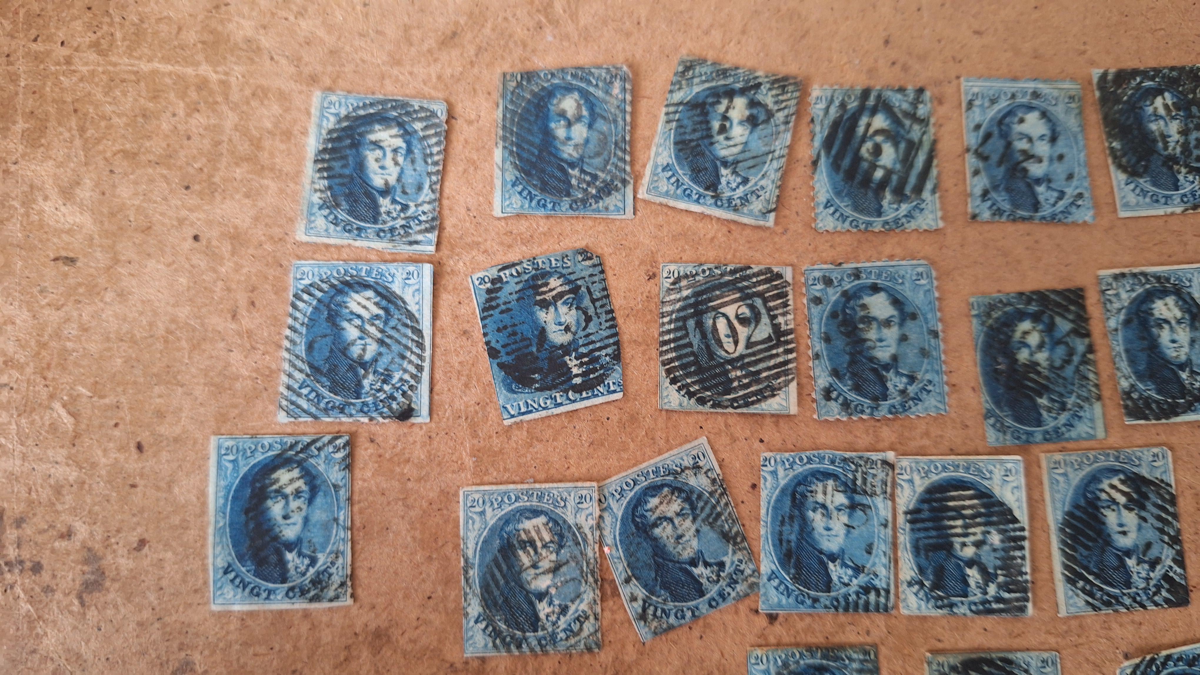 Belgische postzegels, Verzameling blauwe klassieke postzegels met koning Leopold I Epauletten / Medaillons – foto 2 – kavel bij Goeiendeal