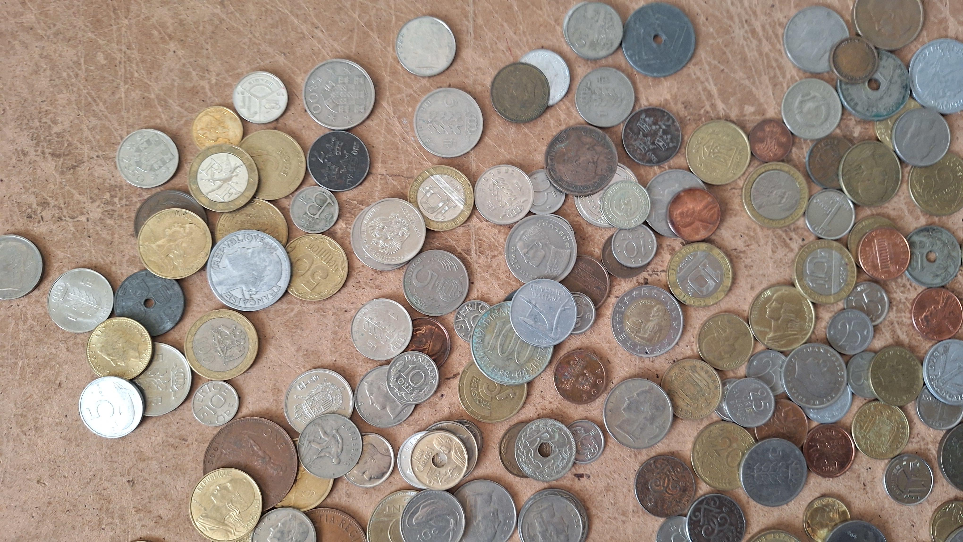 Grote partij diverse wereldmunten – foto 2 – kavel bij Goeiendeal