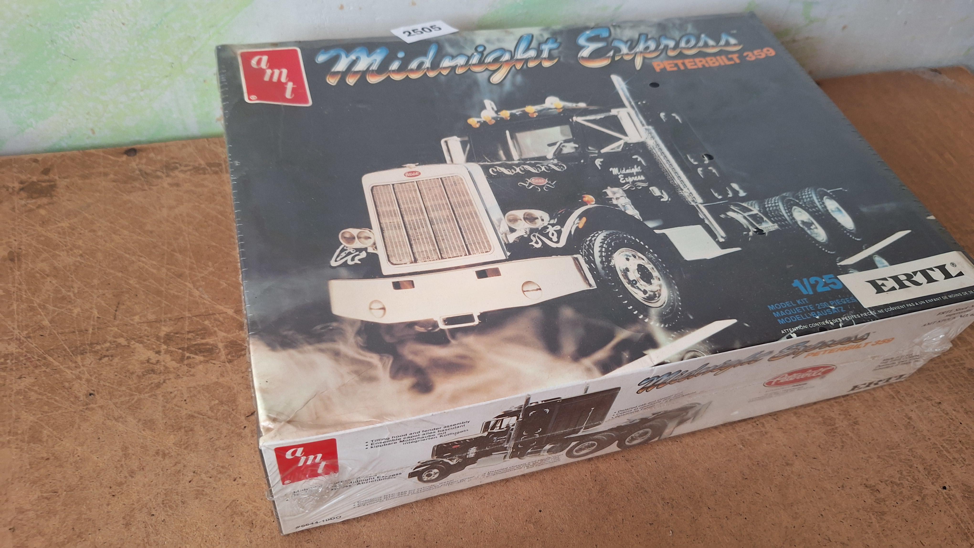 AMT / ERTL, Modelbouwdoos Midnight Express Peterbilt 359 – foto 2 – kavel bij Goeiendeal