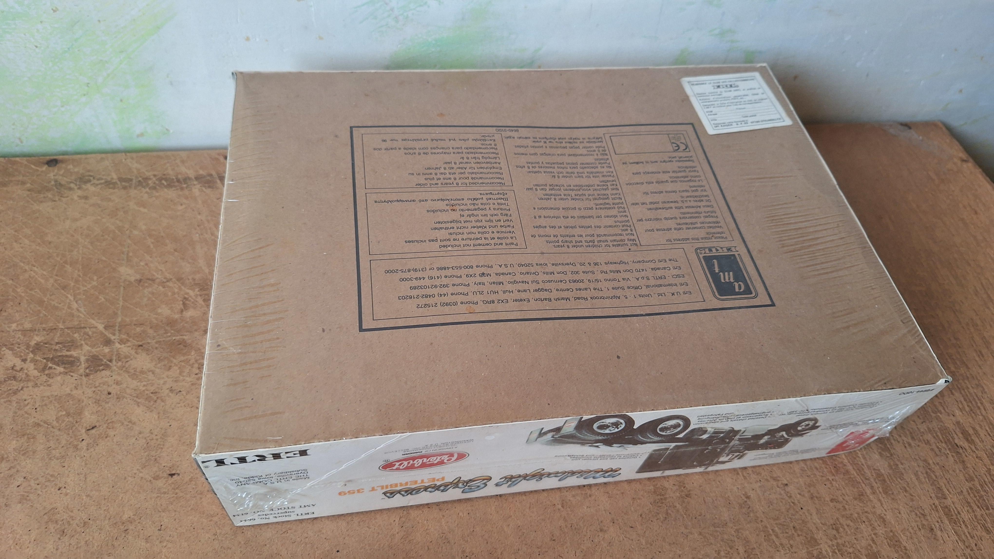 AMT / ERTL, Modelbouwdoos Midnight Express Peterbilt 359 – foto 3 – kavel bij Goeiendeal