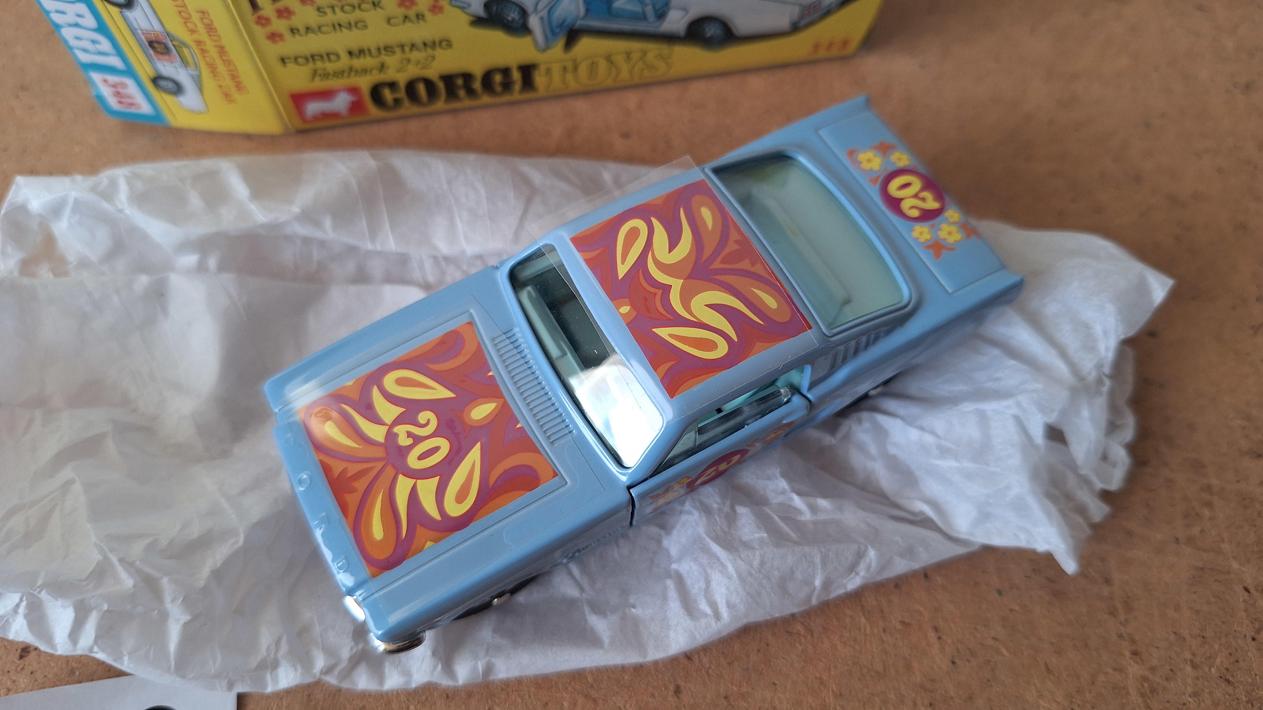 Corgi Toys 348, Ford Mustang Fastback 2+2 Flower Power Stock Car – foto 2 – kavel bij Goeiendeal