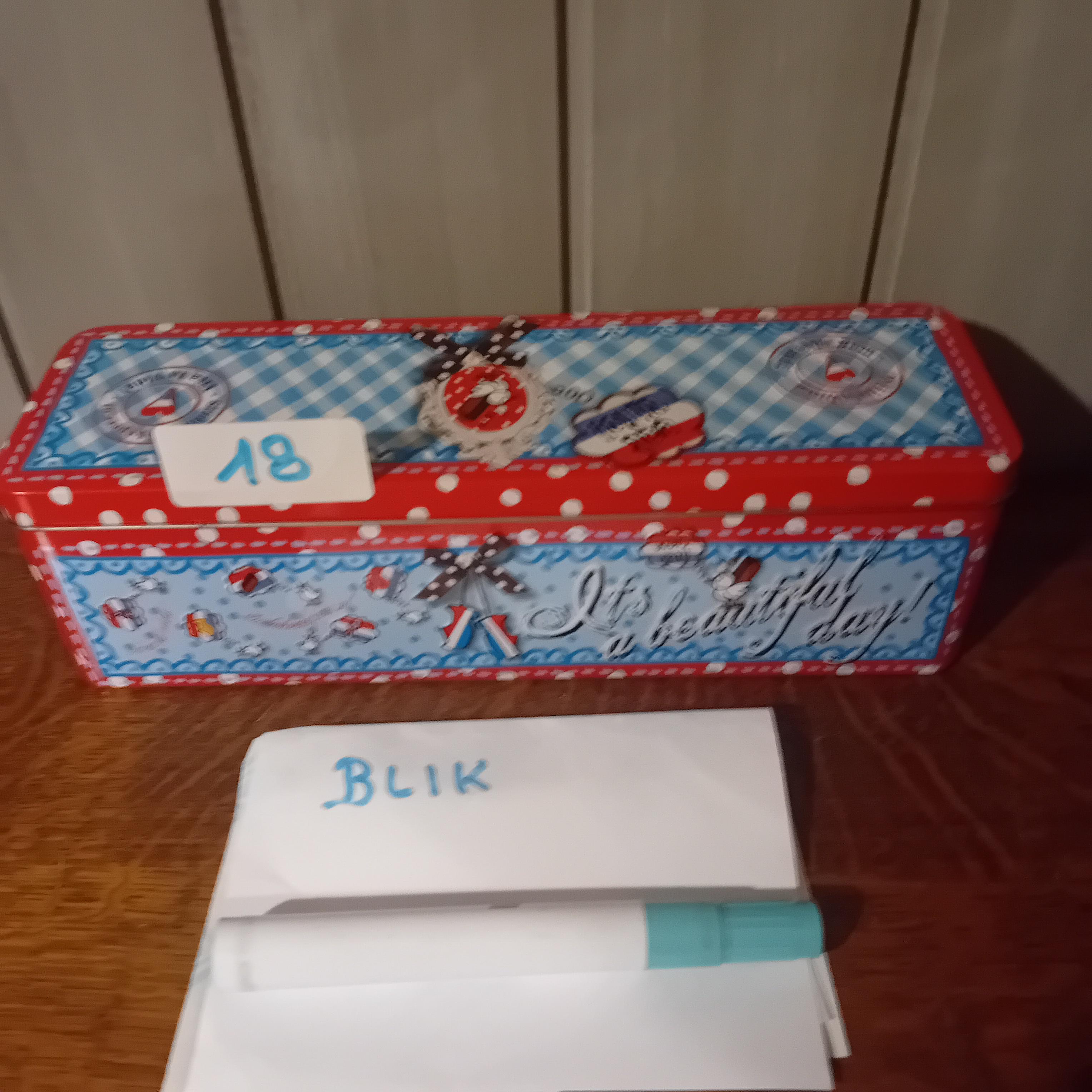 Rechthoekig ontbijtkoekblik met ruitjes-en stippenmotief, merk Peijnenburg (Lot: 18) – foto 2 – kavel bij Goeiendeal, Lommel