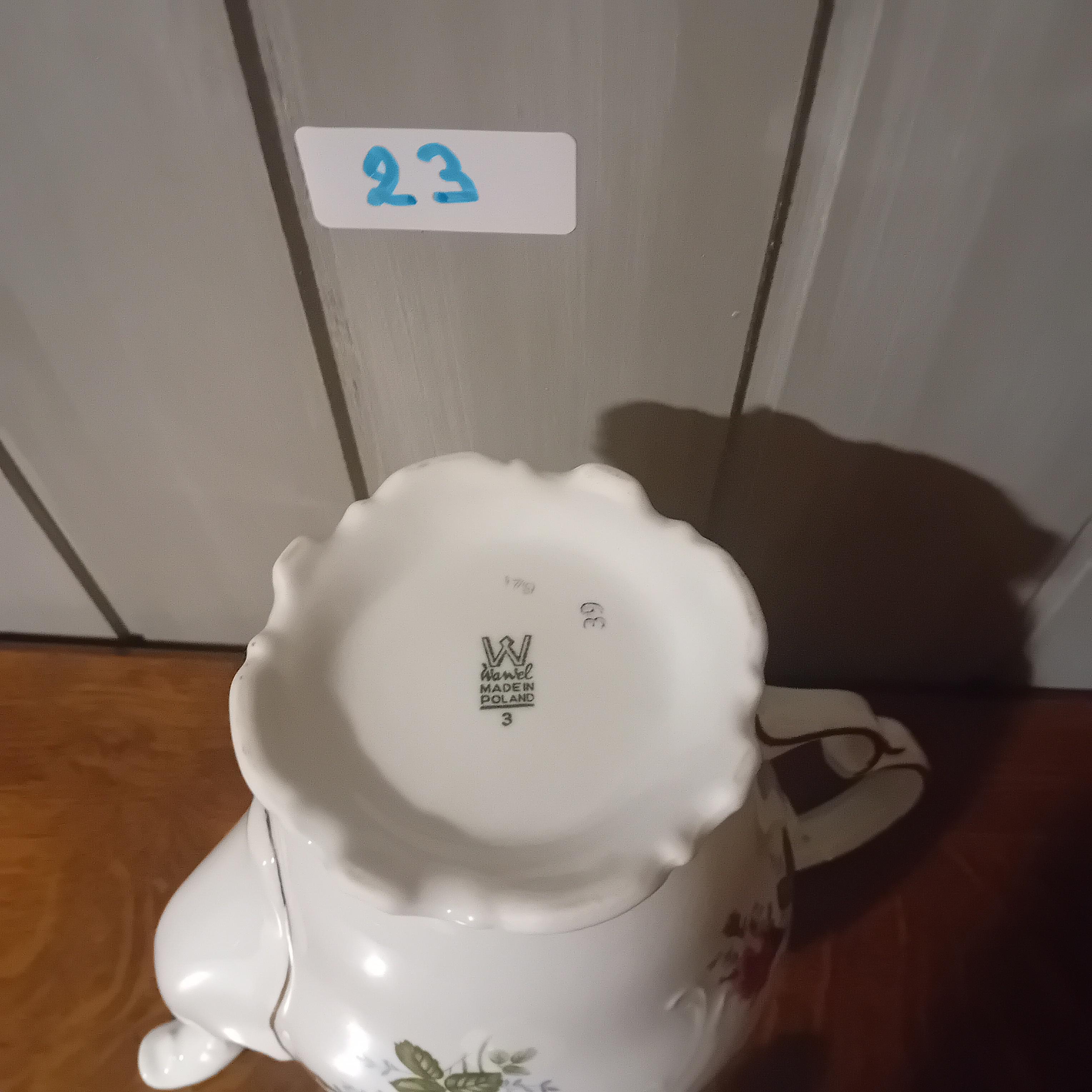 Klassieke theepot met bloemenmotief en gouden rand (Lot: 23) – foto 3 – kavel bij Goeiendeal, Lommel