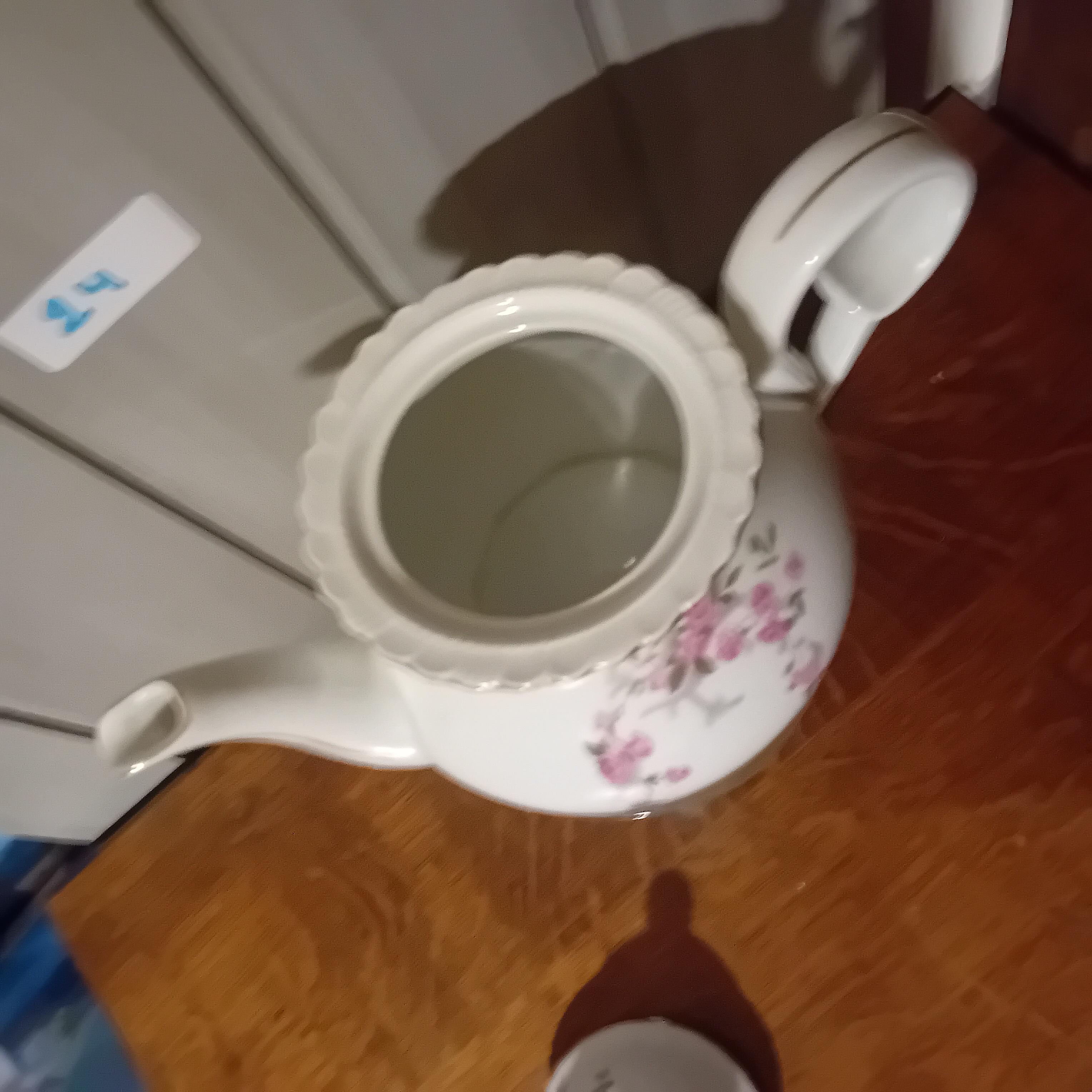 Theepot met rozenmotief op glazen theelicht / warmhoudplaatje (Lot: 24) – kavel bij Goeiendeal, Lommel