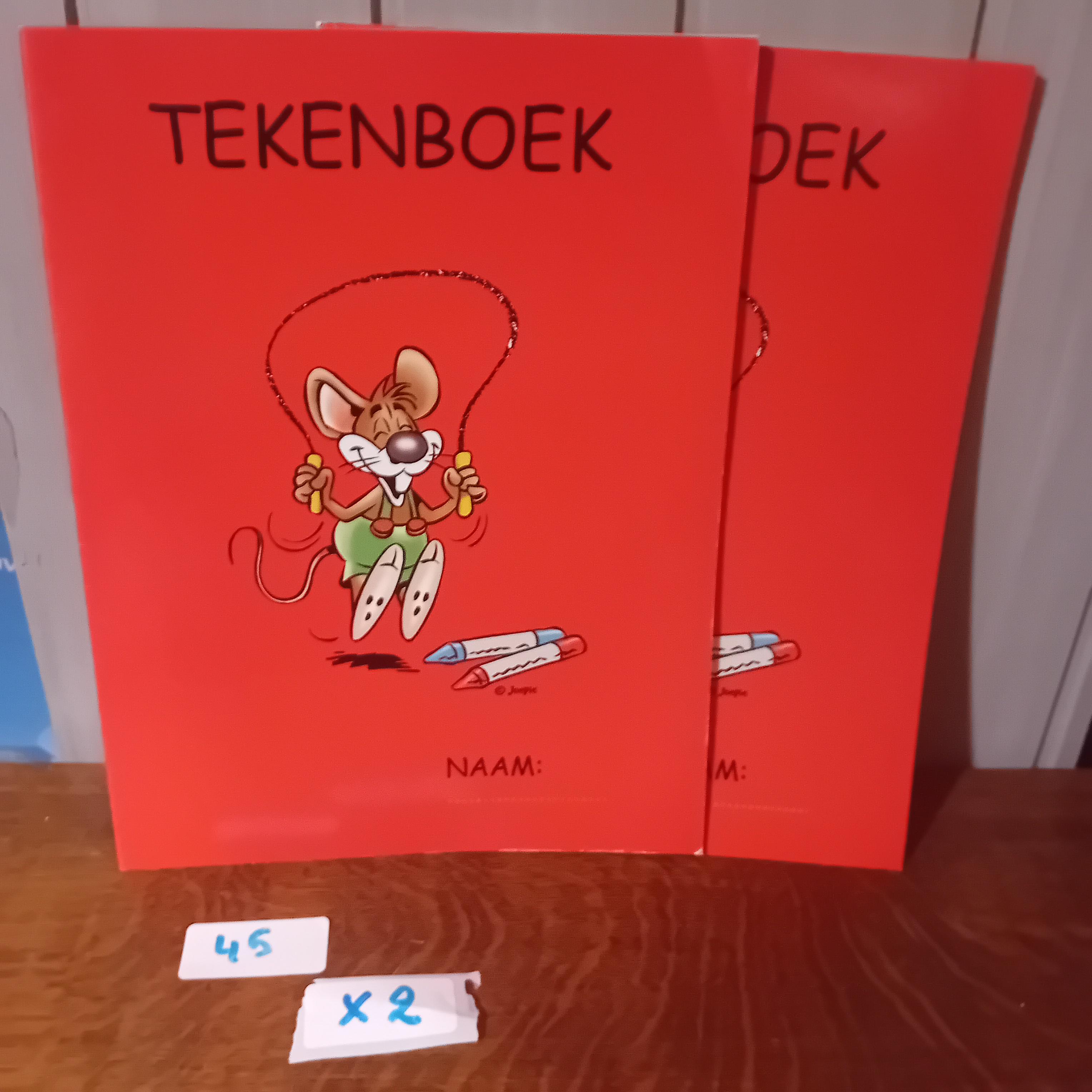 2 stuks roodkleurige tekenboeken met een afbeelding van een springtouwende muis (Lot: 45) – kavel bij Goeiendeal, Lommel