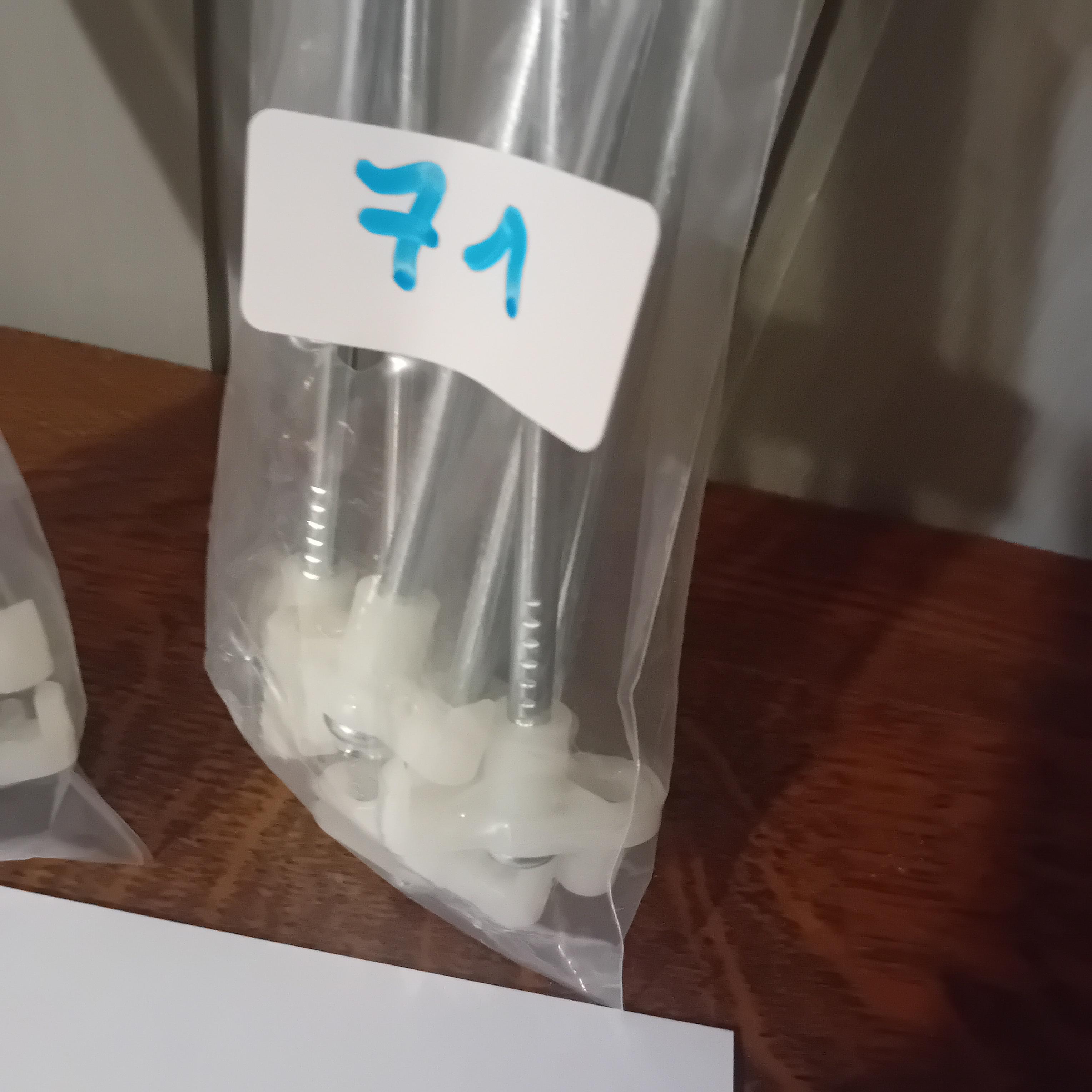 2 sets van 6 stuks lichtgevende haringen / glow in the dark haringen (Lot: 71) – foto 2 – kavel bij Goeiendeal, Lommel