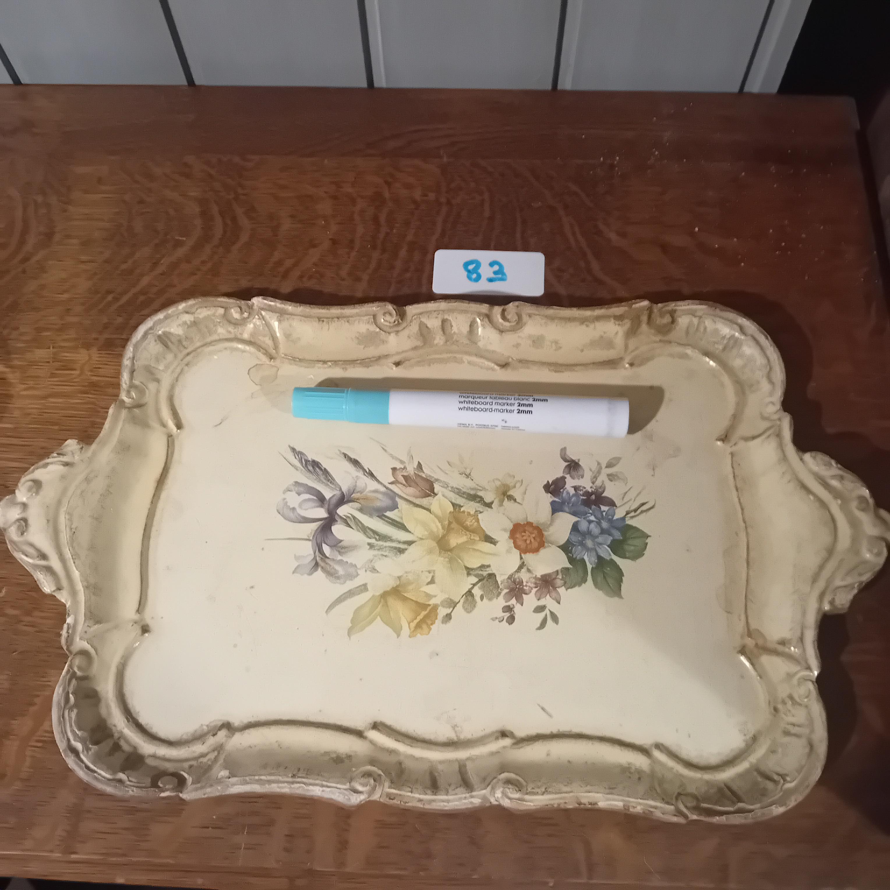 Wandbord / serveerplateau met een bloemendecoratie en sierlijke opengewerkte rand (Lot: 83) – foto 2 – kavel bij Goeiendeal, Lommel