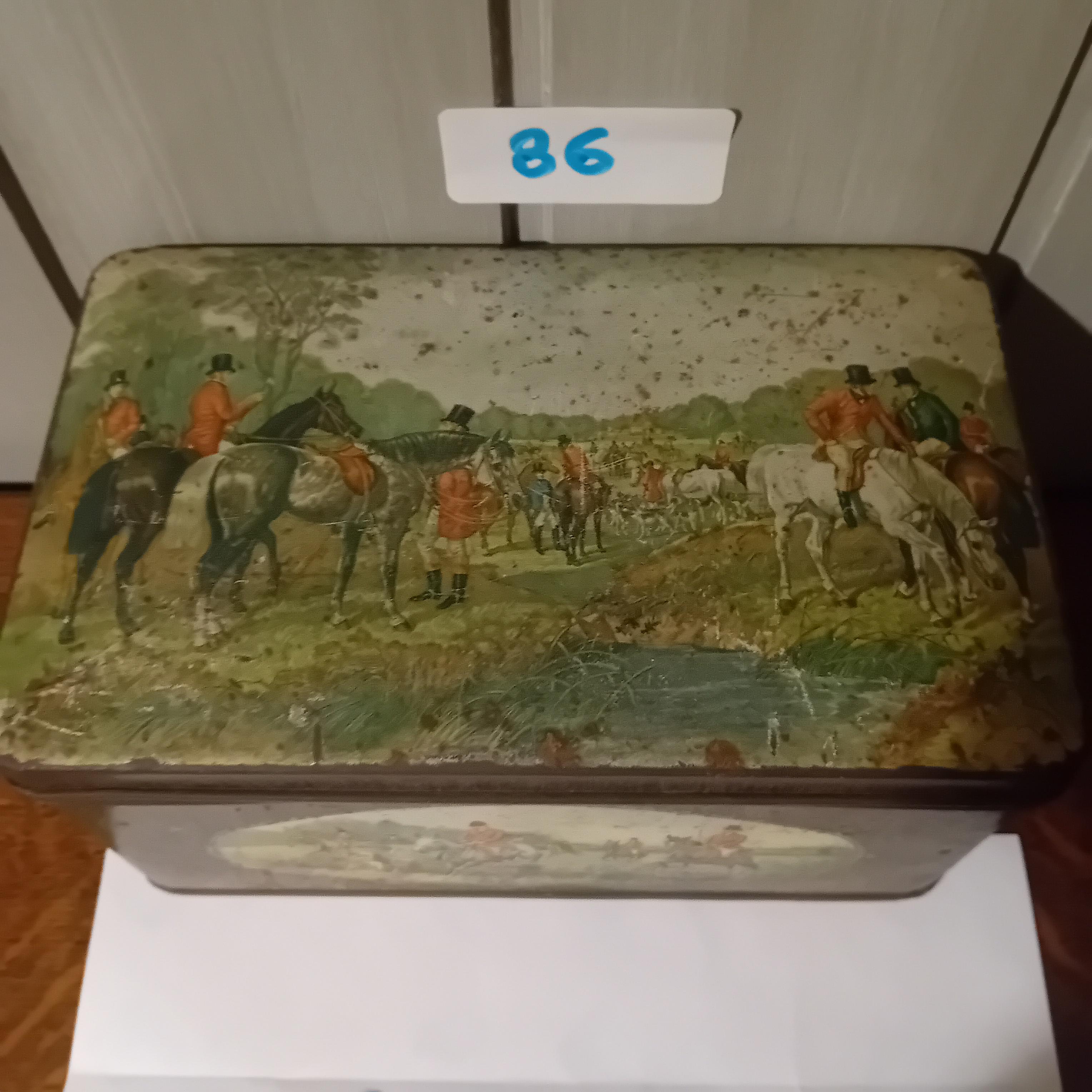 Antiek ogend voorraadblik met jachttaferelen van ruiters te paard (Lot: 86) – foto 3 – kavel bij Goeiendeal, Lommel