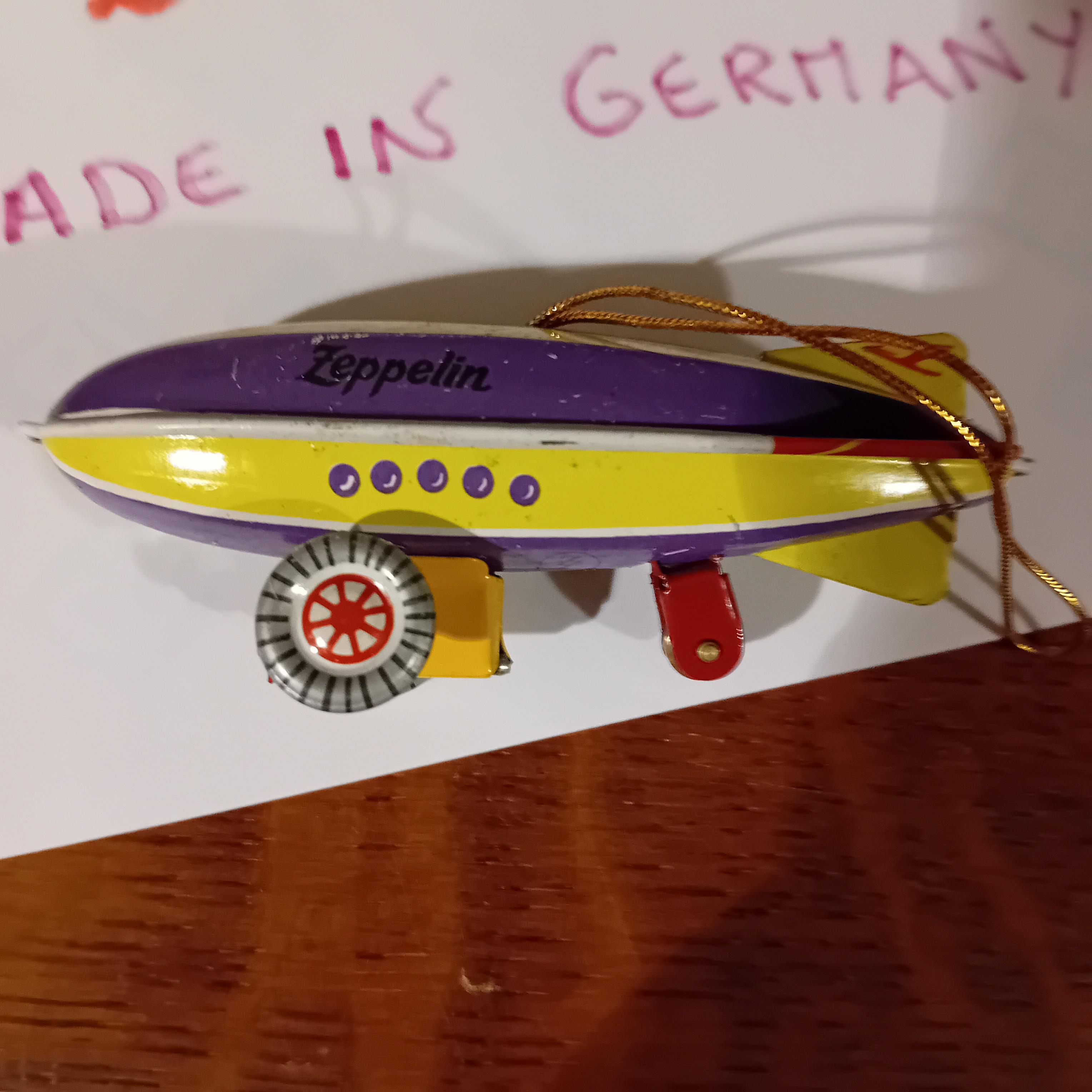 6 stuks blikken zeppelins in originele doos, mechanisch opwindbaar model (Lot: B 1) – foto 2 – kavel bij Goeiendeal, Lommel