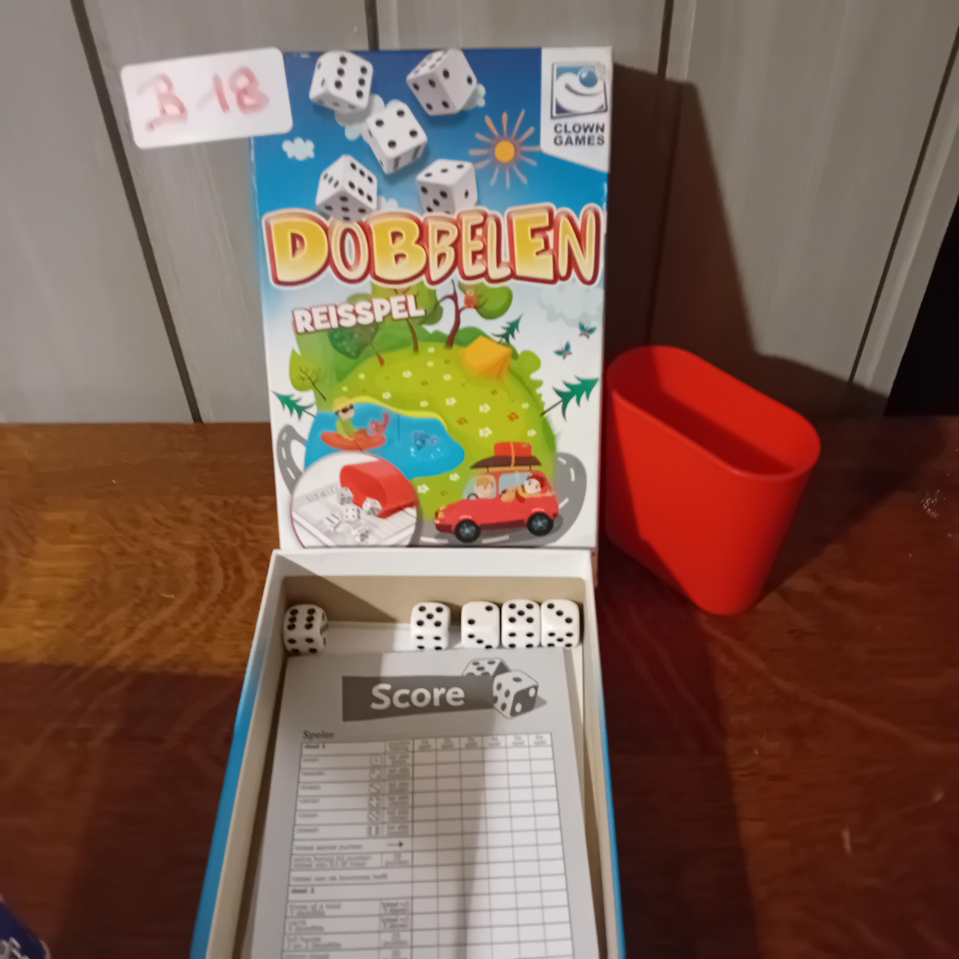 Dobbelen reisspel inclusief dobbelstenen, scoreblok en dobbelbeker, merk Clown Games (Lot: B 18) – kavel bij Goeiendeal, Lommel