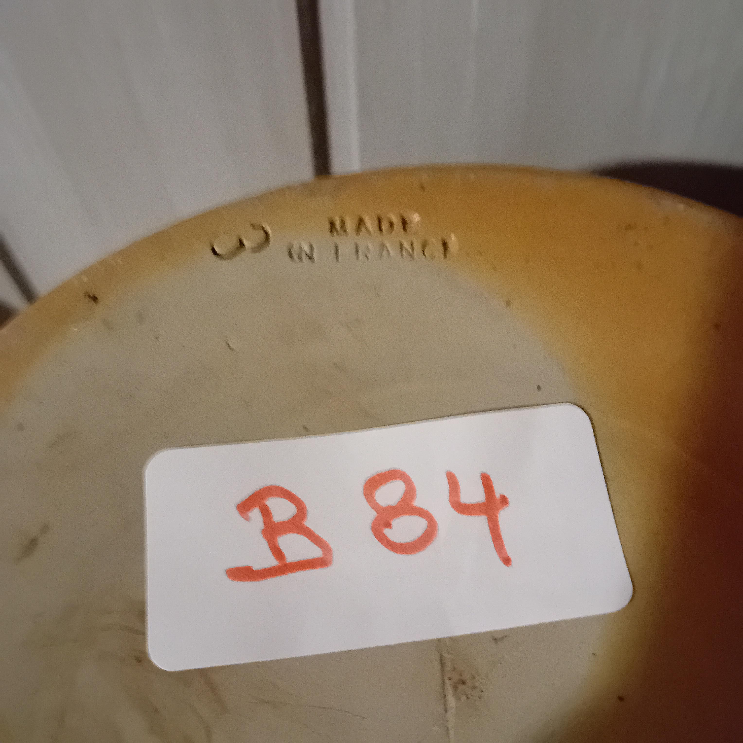 Klassieke brede kruik voorzien van twee handvaten en een glanzende bruine afwerking (Lot: B 84) – foto 2 – kavel bij Goeiendeal, Lommel