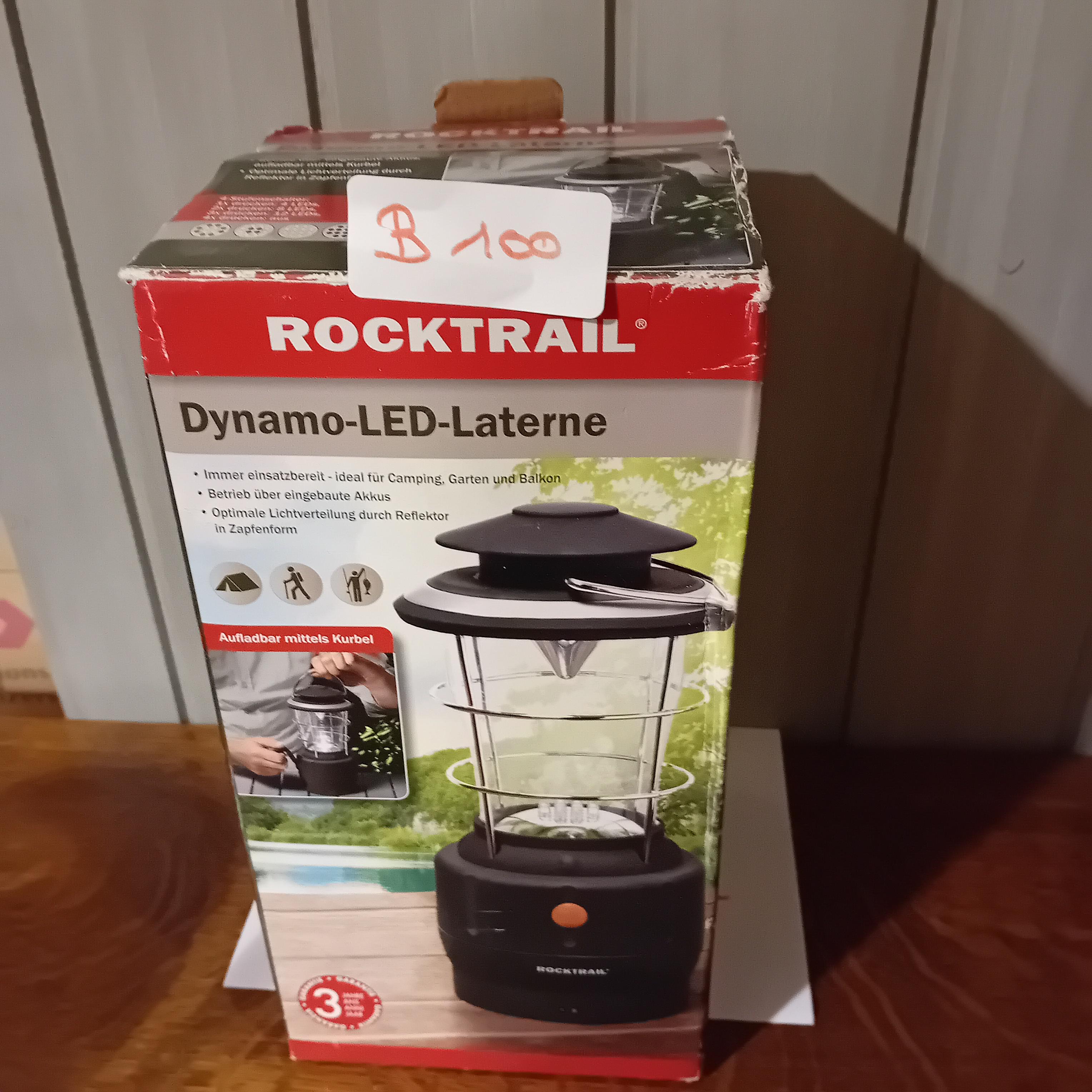 Dynamo-LED-lantaarn voor camping of tuin, oplaadbaar via een zwengel, merk Rocktrail (Lot: B 100) – kavel bij Goeiendeal, Lommel