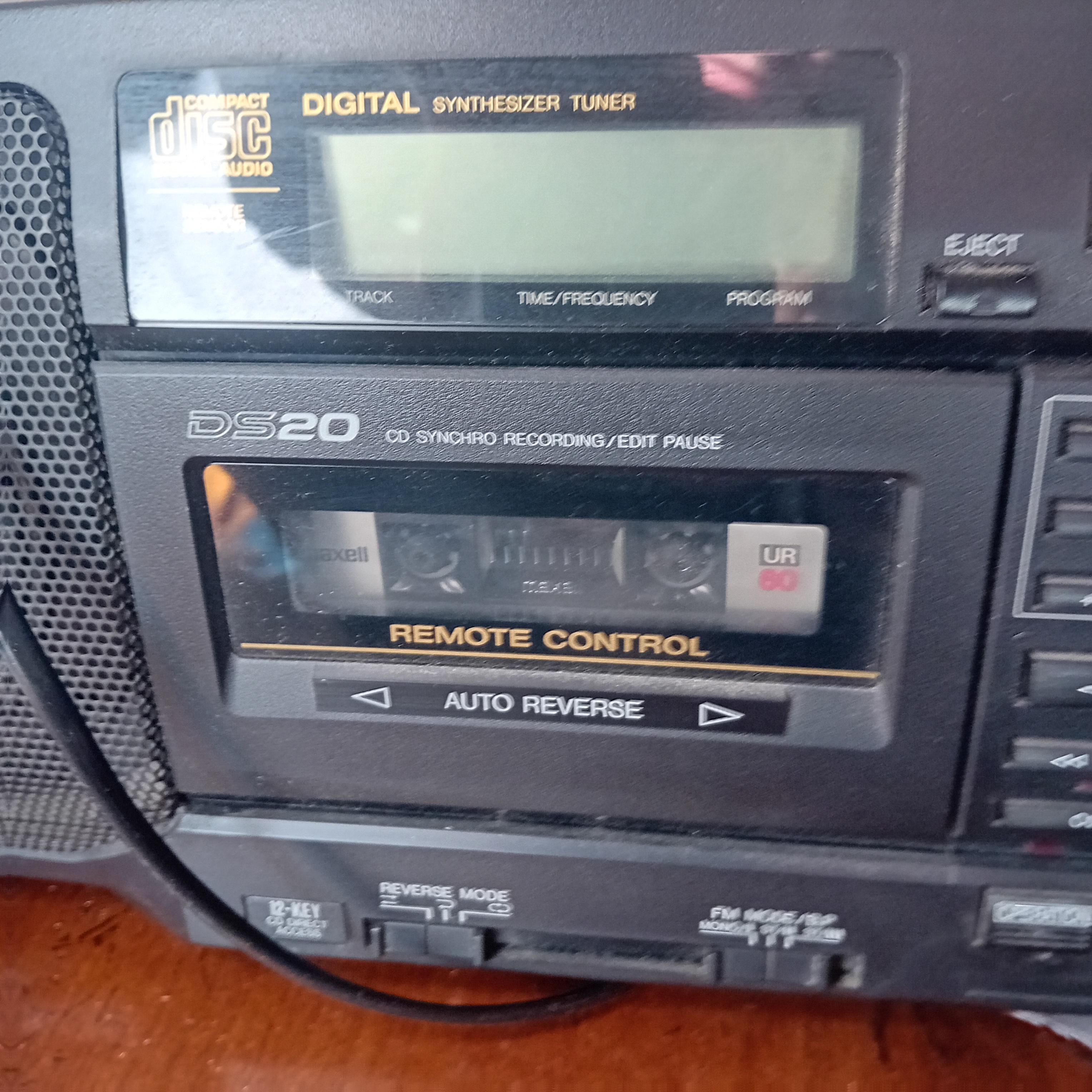 Draagbare radio-cassettespeler / boombox met dubbel cassettedeck, merk Panasonic (Lot: 8) – foto 3 – kavel bij Goeiendeal, Lommel