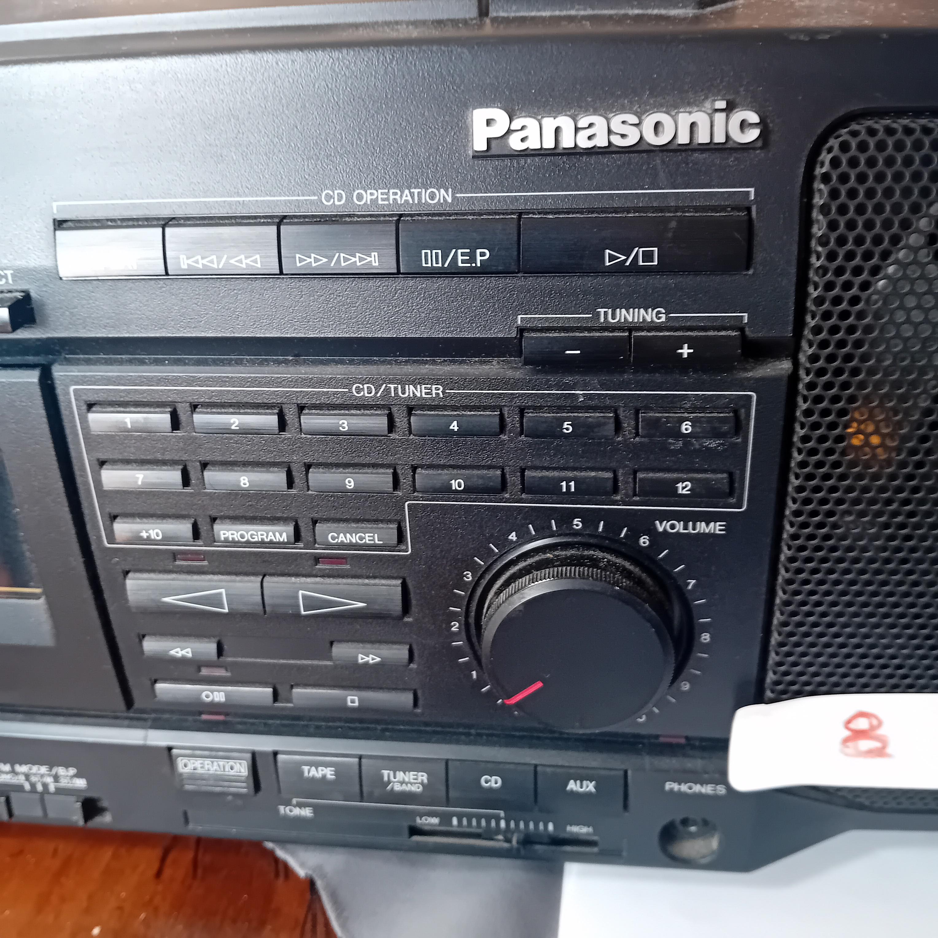 Draagbare radio-cassettespeler / boombox met dubbel cassettedeck, merk Panasonic (Lot: 8) – foto 4 – kavel bij Goeiendeal, Lommel