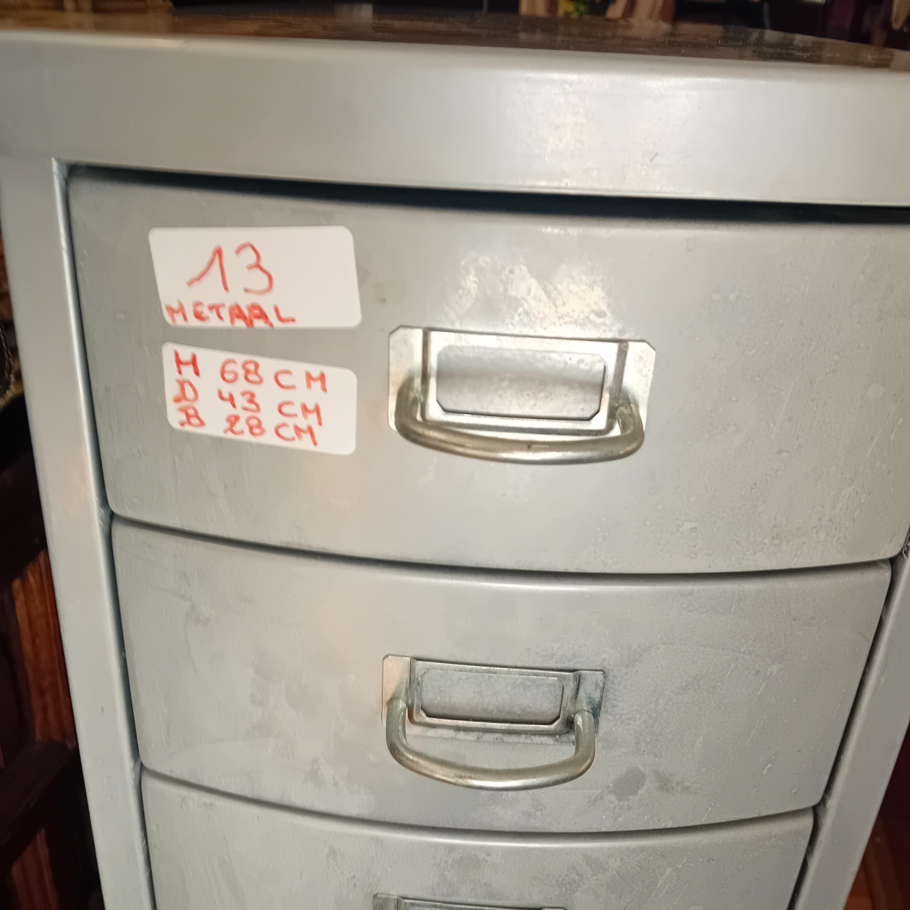 Ladekast voorzien van 6 schuifladen met handgrepen, afmetingen 68 cm hoog x 43 cm diep x 28 cm breed (Lot: 13) – foto 4 – kavel bij Goeiendeal, Lommel