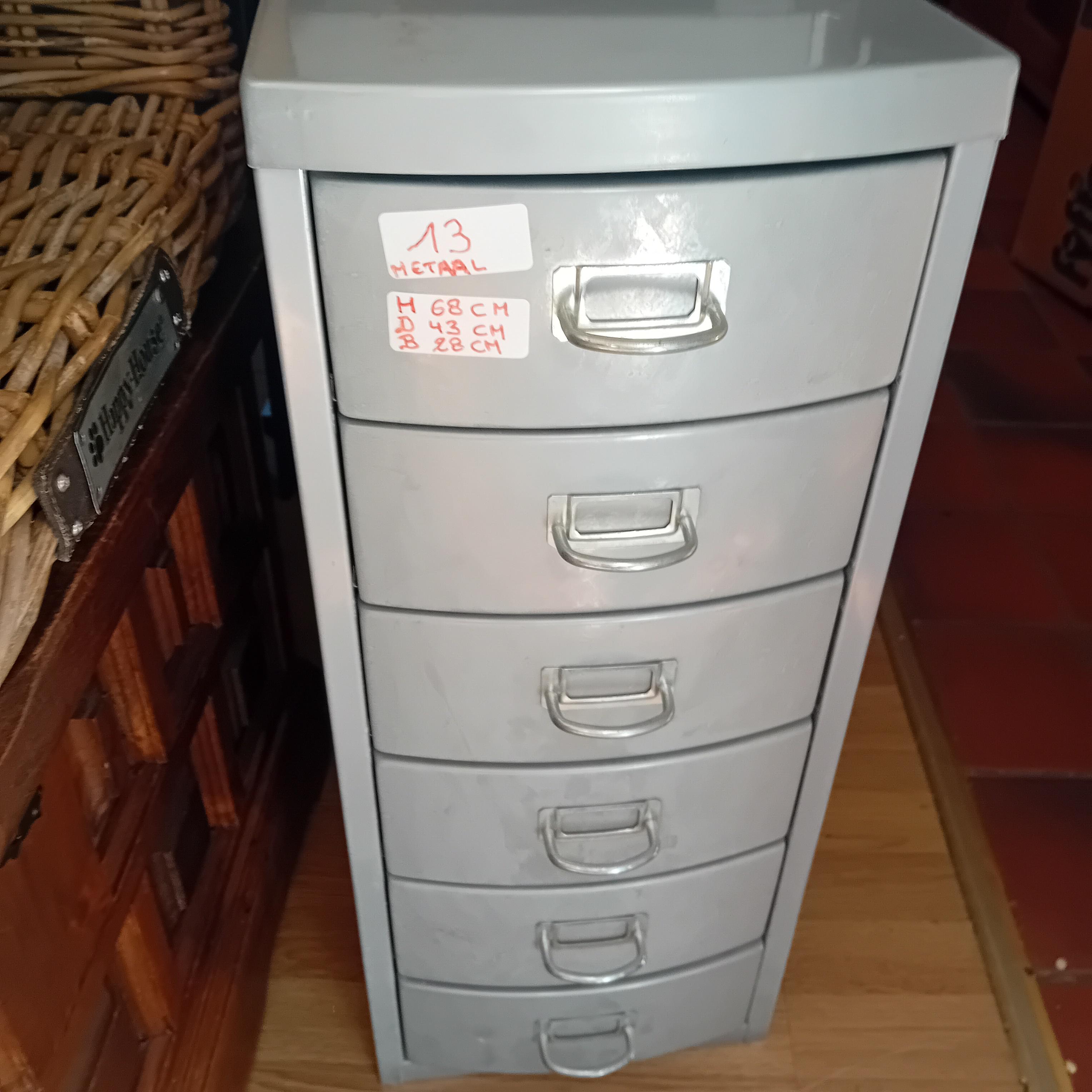 Ladekast voorzien van 6 schuifladen met handgrepen, afmetingen 68 cm hoog x 43 cm diep x 28 cm breed (Lot: 13) – kavel bij Goeiendeal, Lommel
