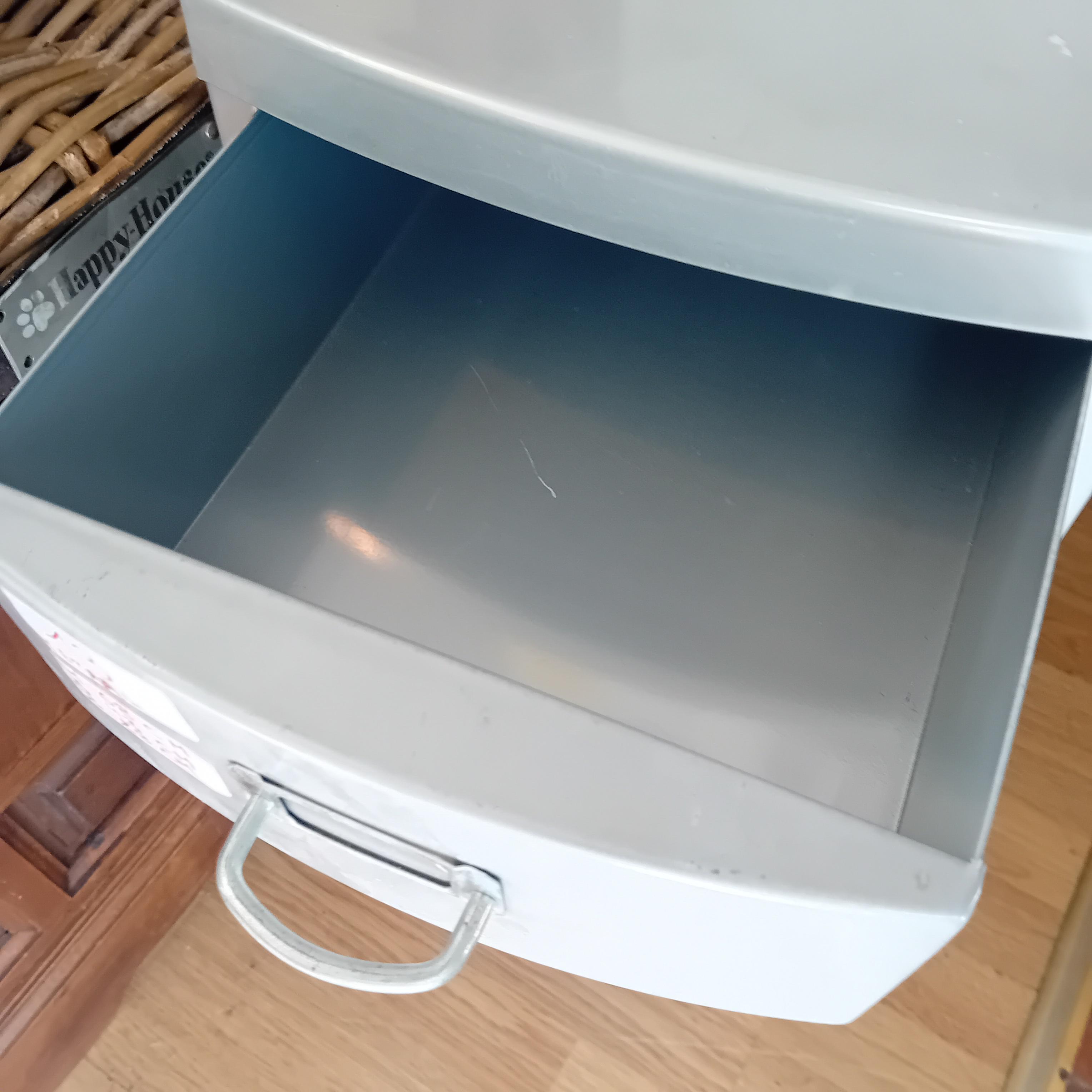 Ladekast voorzien van 6 schuifladen met handgrepen, afmetingen 68 cm hoog x 43 cm diep x 28 cm breed (Lot: 13) – foto 3 – kavel bij Goeiendeal, Lommel
