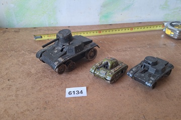 Afbeelding van  Set van 3 militaire tanks (waaronder Gama Tank No. 70) – Blikken speelgoed