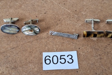 Afbeelding van Manchetteknopen en speld zilver +/- 22,54 Gr.
